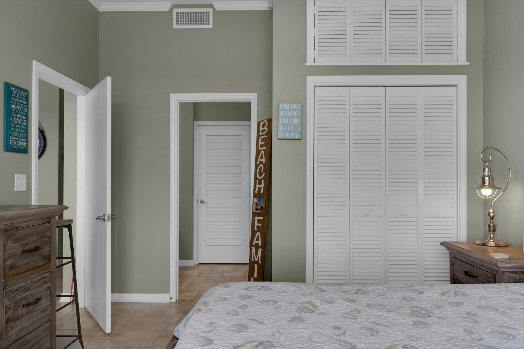 PALM COURT YACHT CLUB - Residential