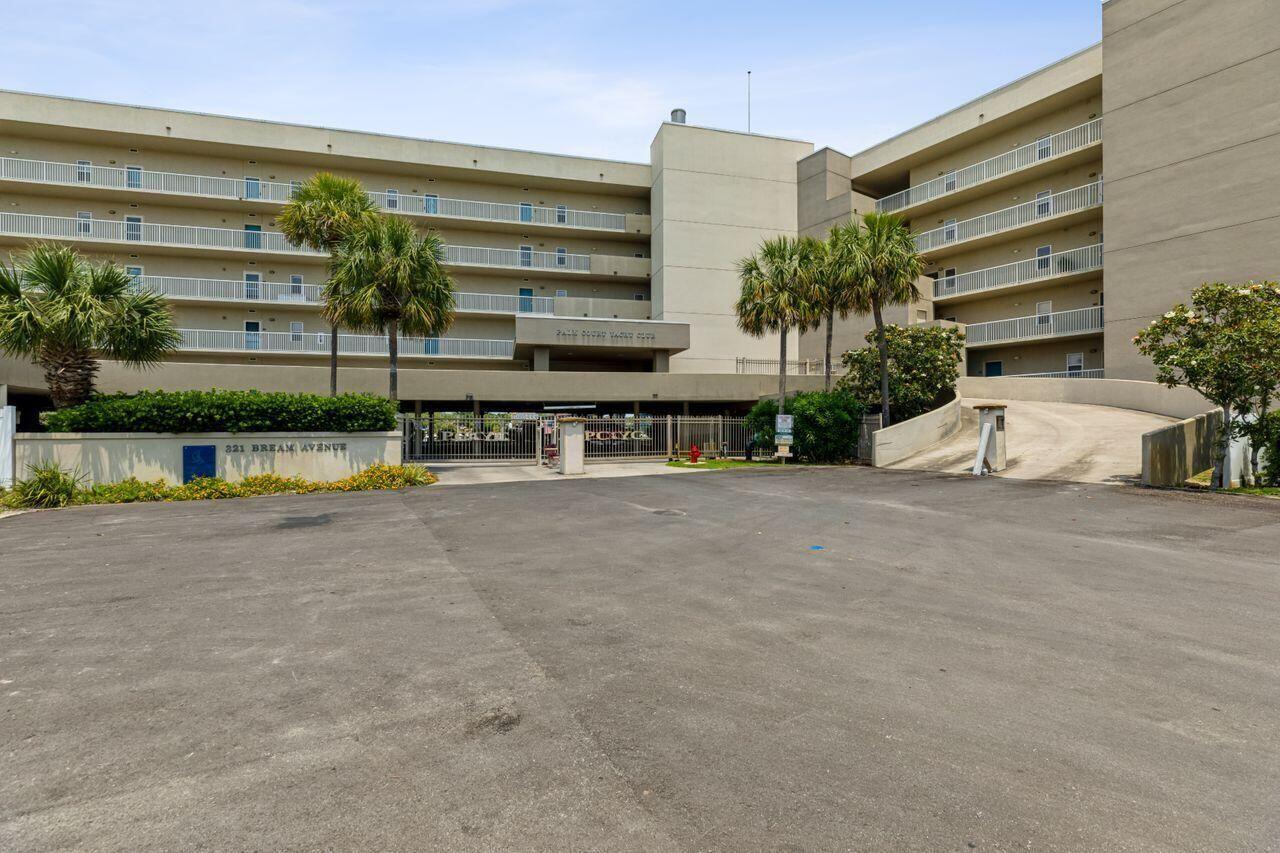 PALM COURT YACHT CLUB - Residential