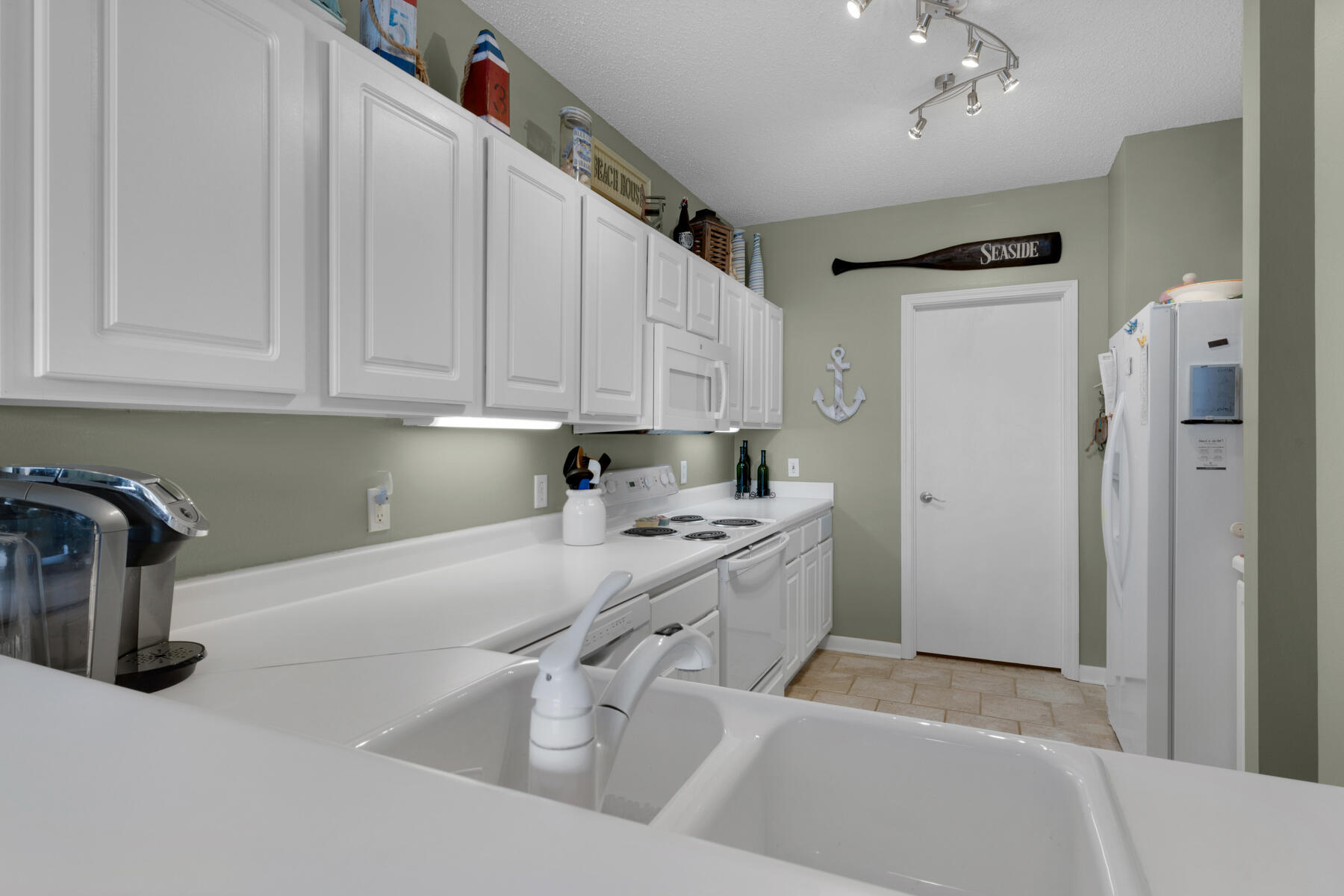 PALM COURT YACHT CLUB - Residential