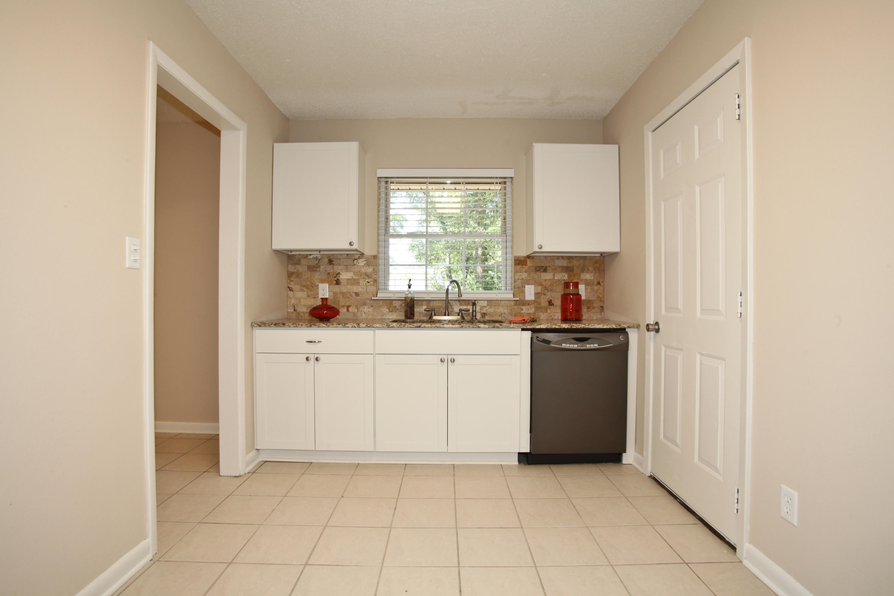 CAROL ANNE MANOR - Residential