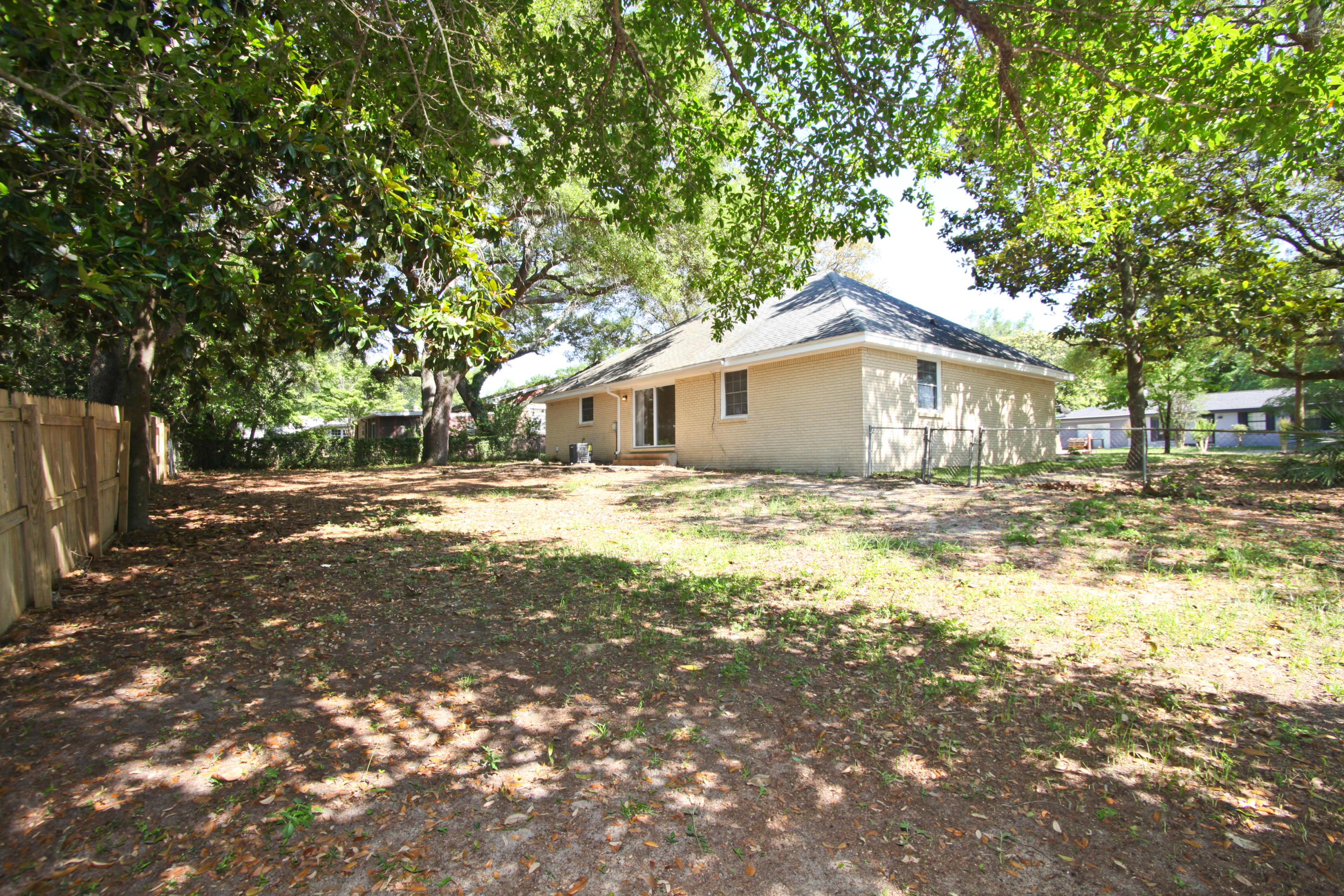 CAROL ANNE MANOR - Residential