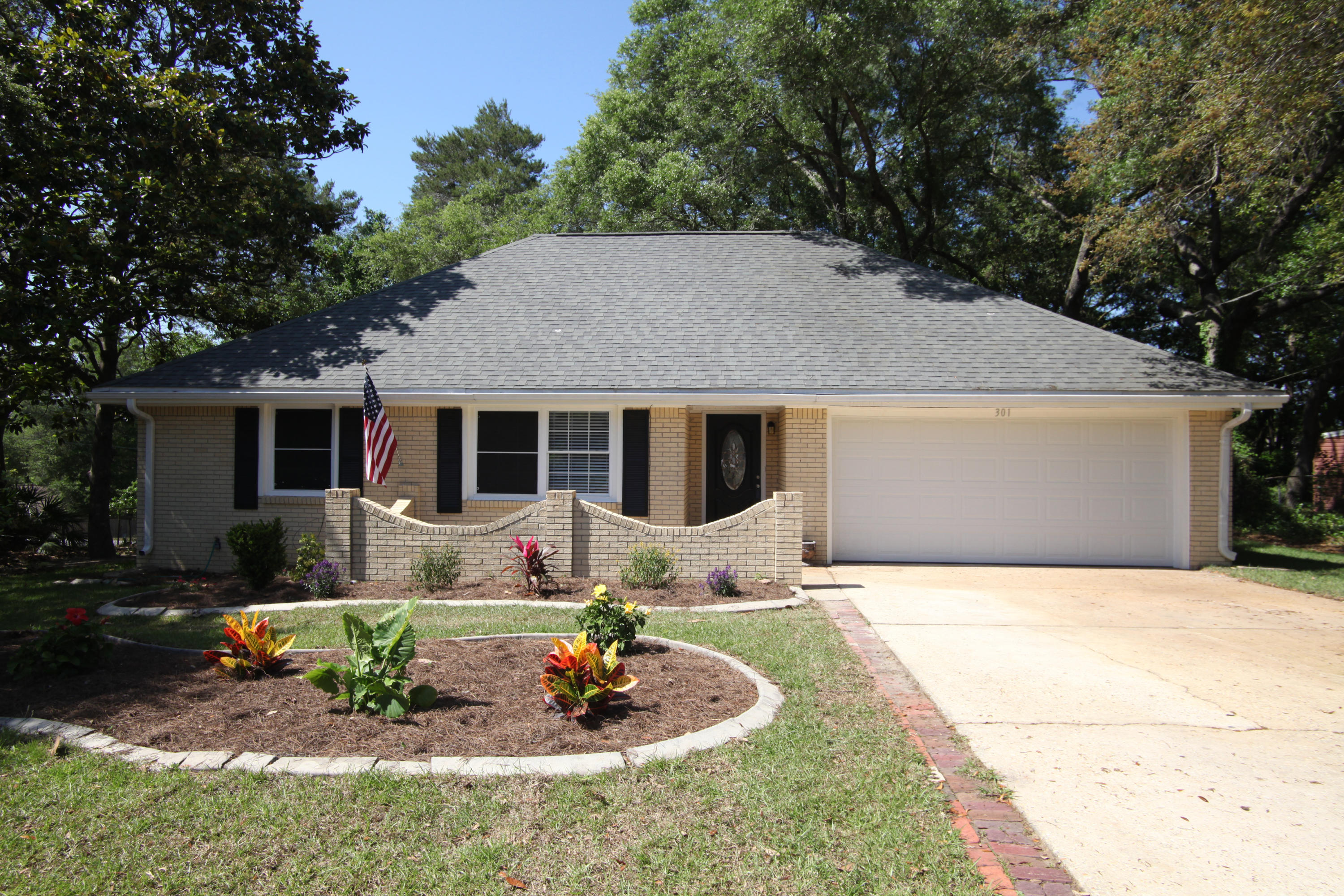 CAROL ANNE MANOR - Residential