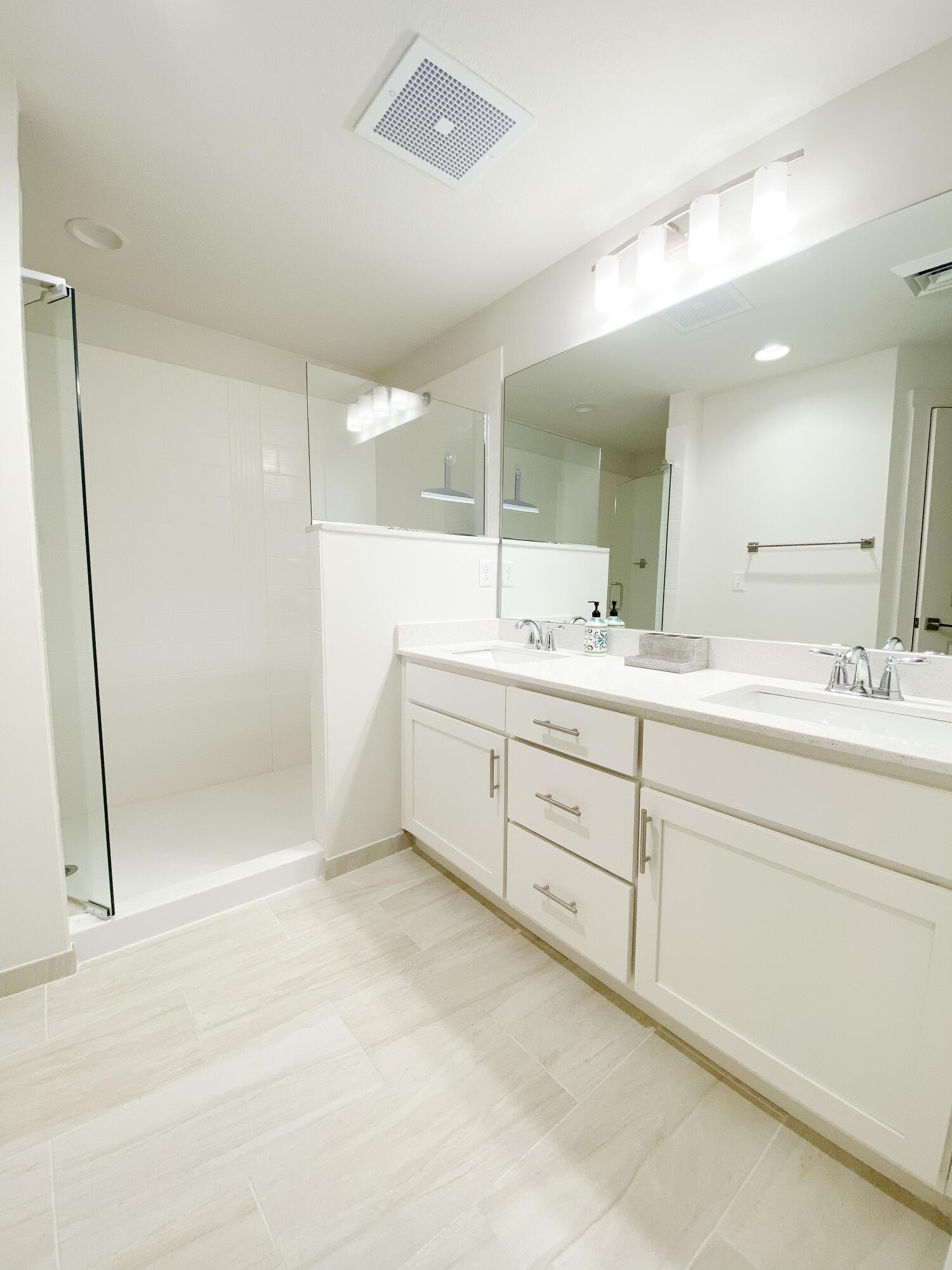 Calypso Towers III - Residential