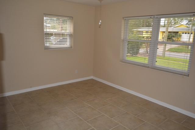 OAK TREE PARK - Residential Lease