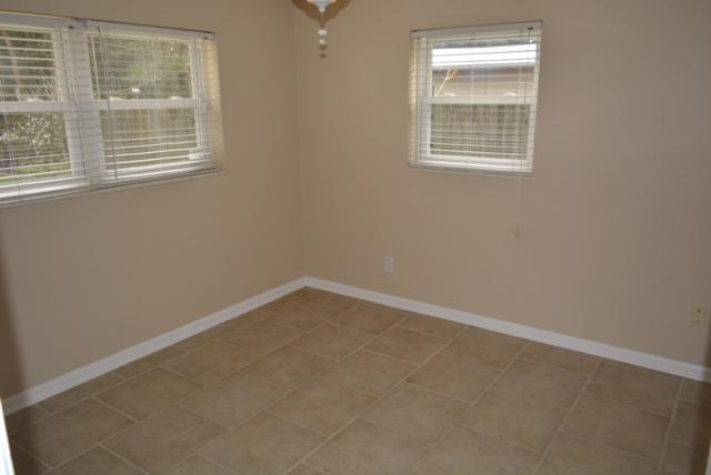 OAK TREE PARK - Residential Lease