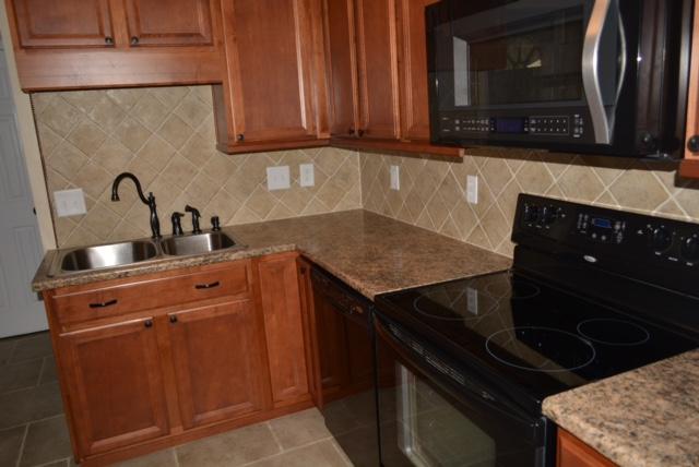 OAK TREE PARK - Residential Lease