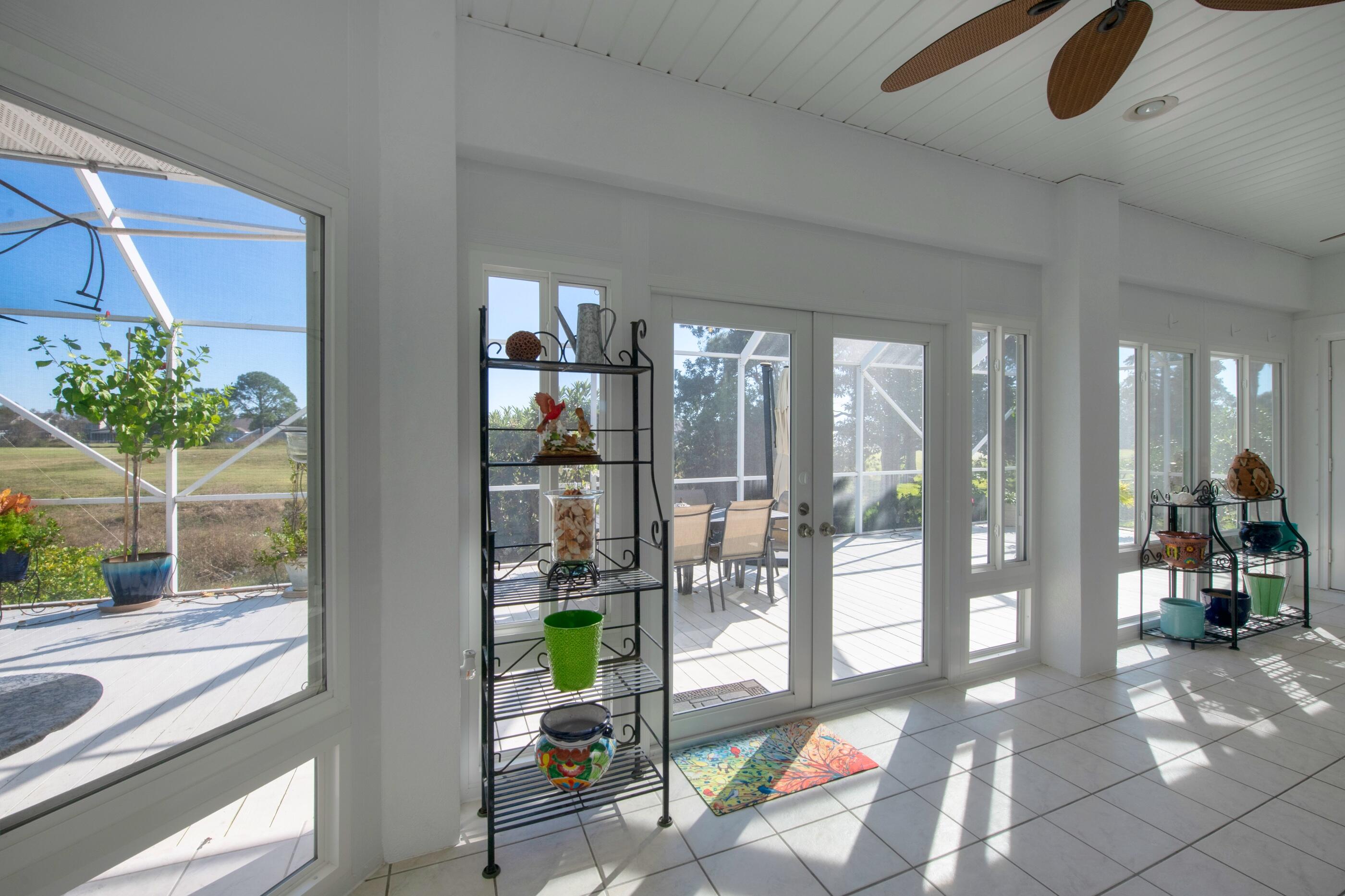 SANTA ROSA SHORES - Residential