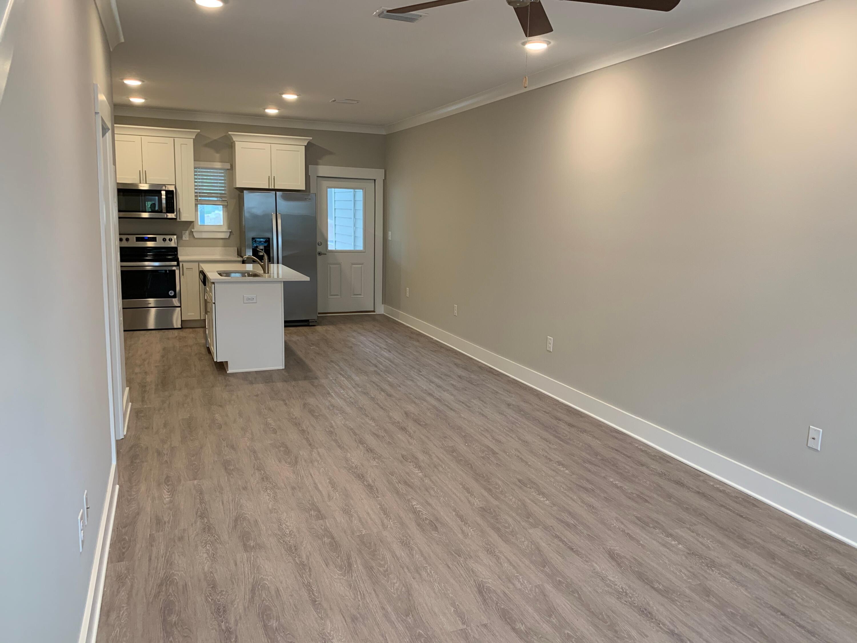 VERANDAS OF FREEPORT, THE - Residential Lease