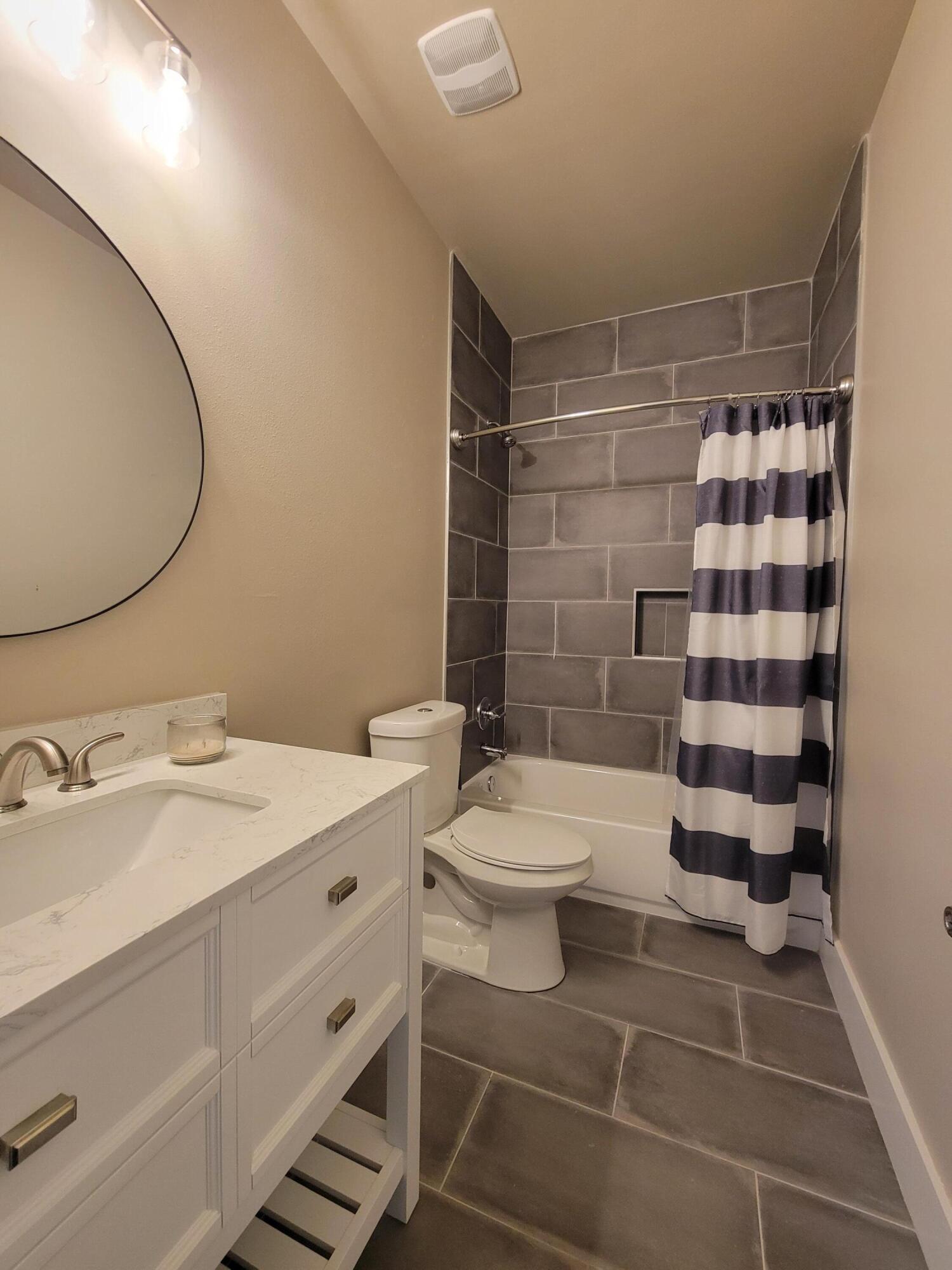 TOWN OF SANTA ROSA - Residential Lease