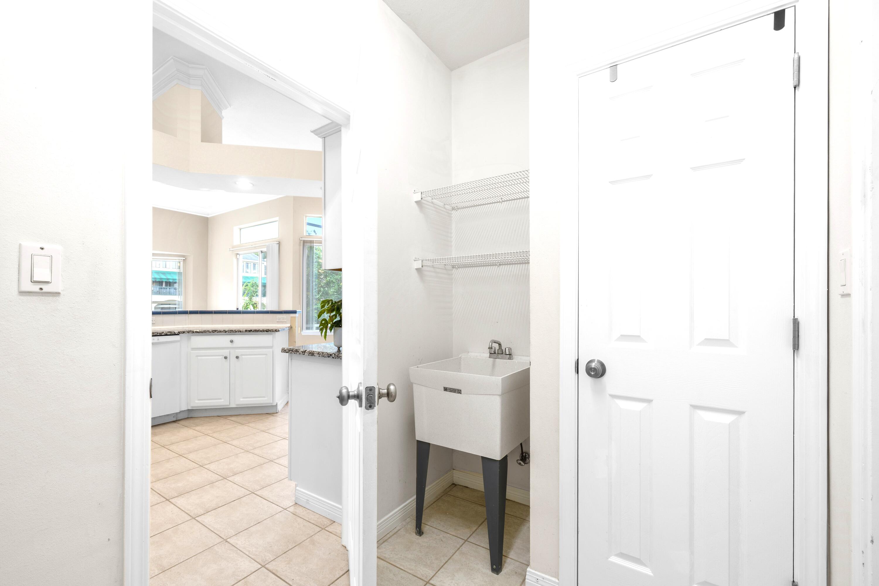 HIDDEN LAKES - Residential