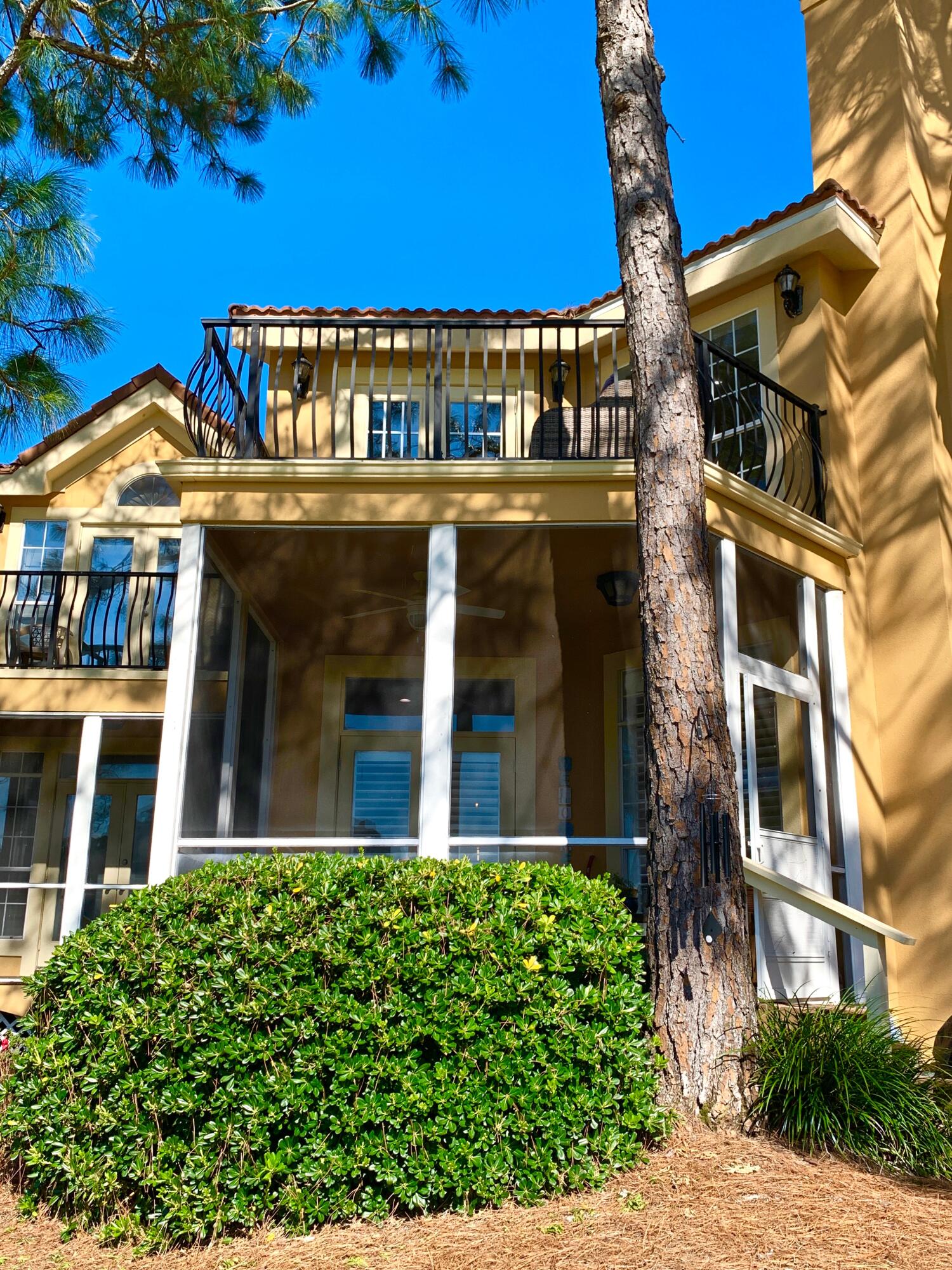 VANTAGE POINTE - Residential
