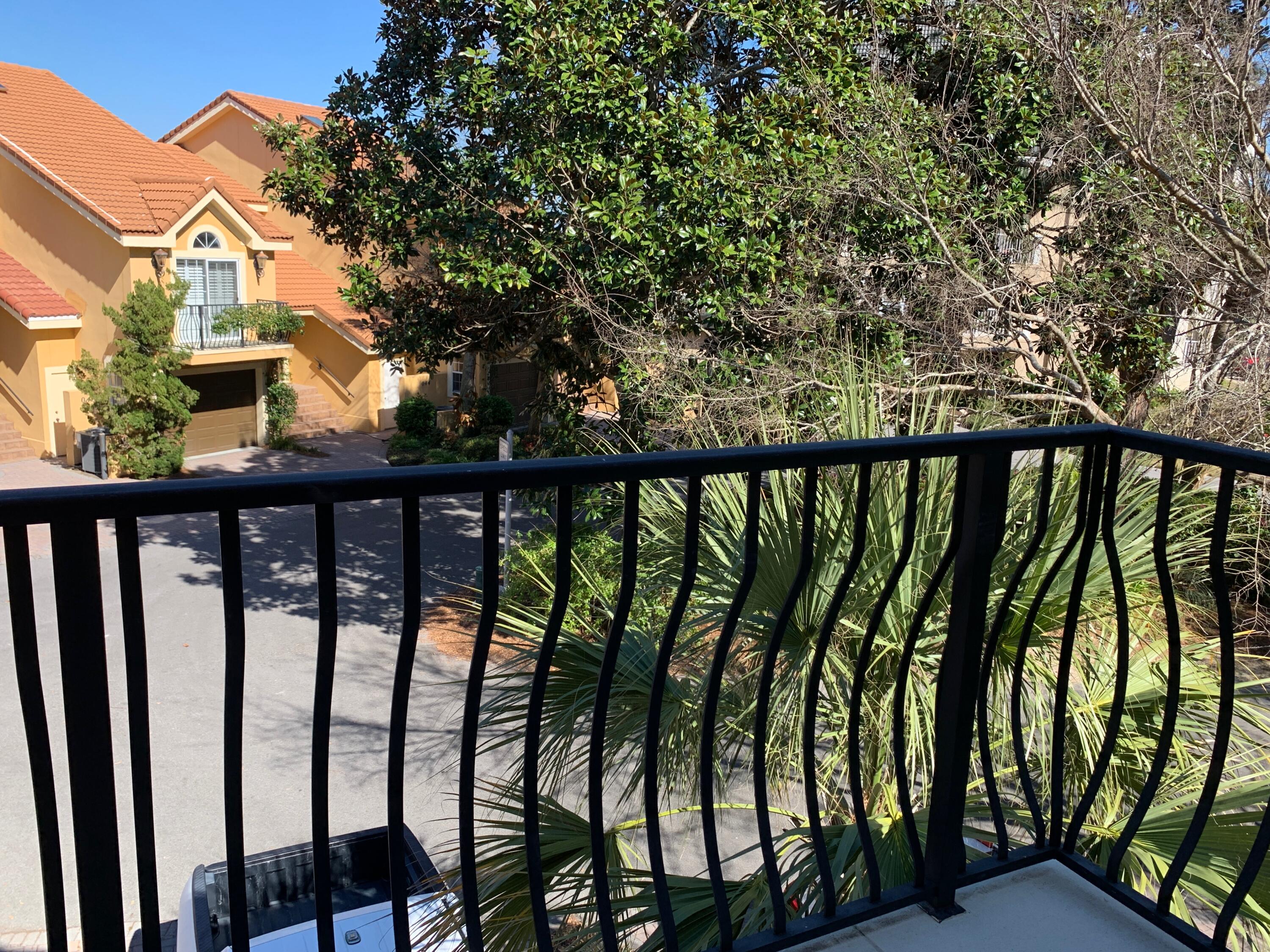 VANTAGE POINTE - Residential