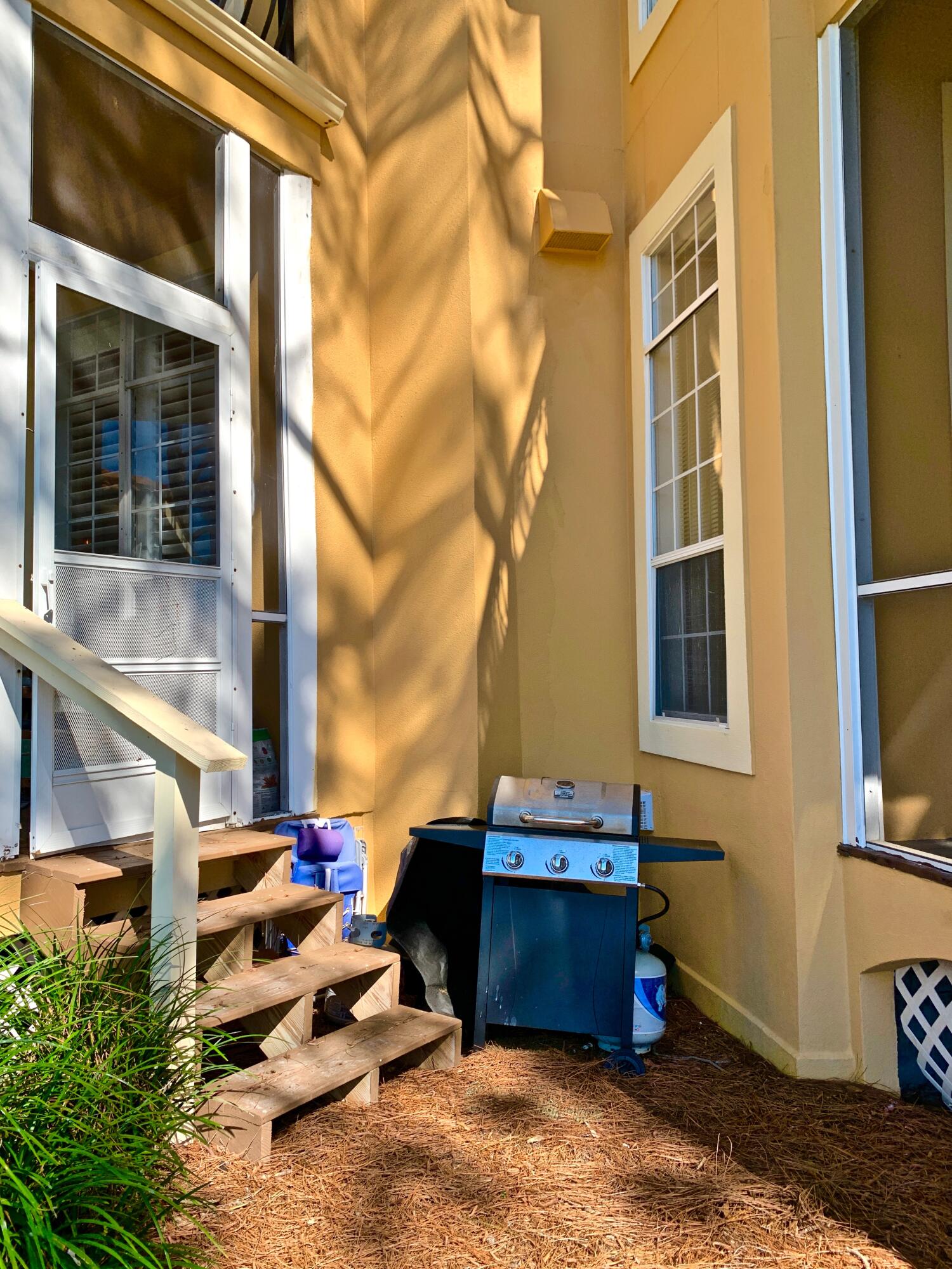VANTAGE POINTE - Residential