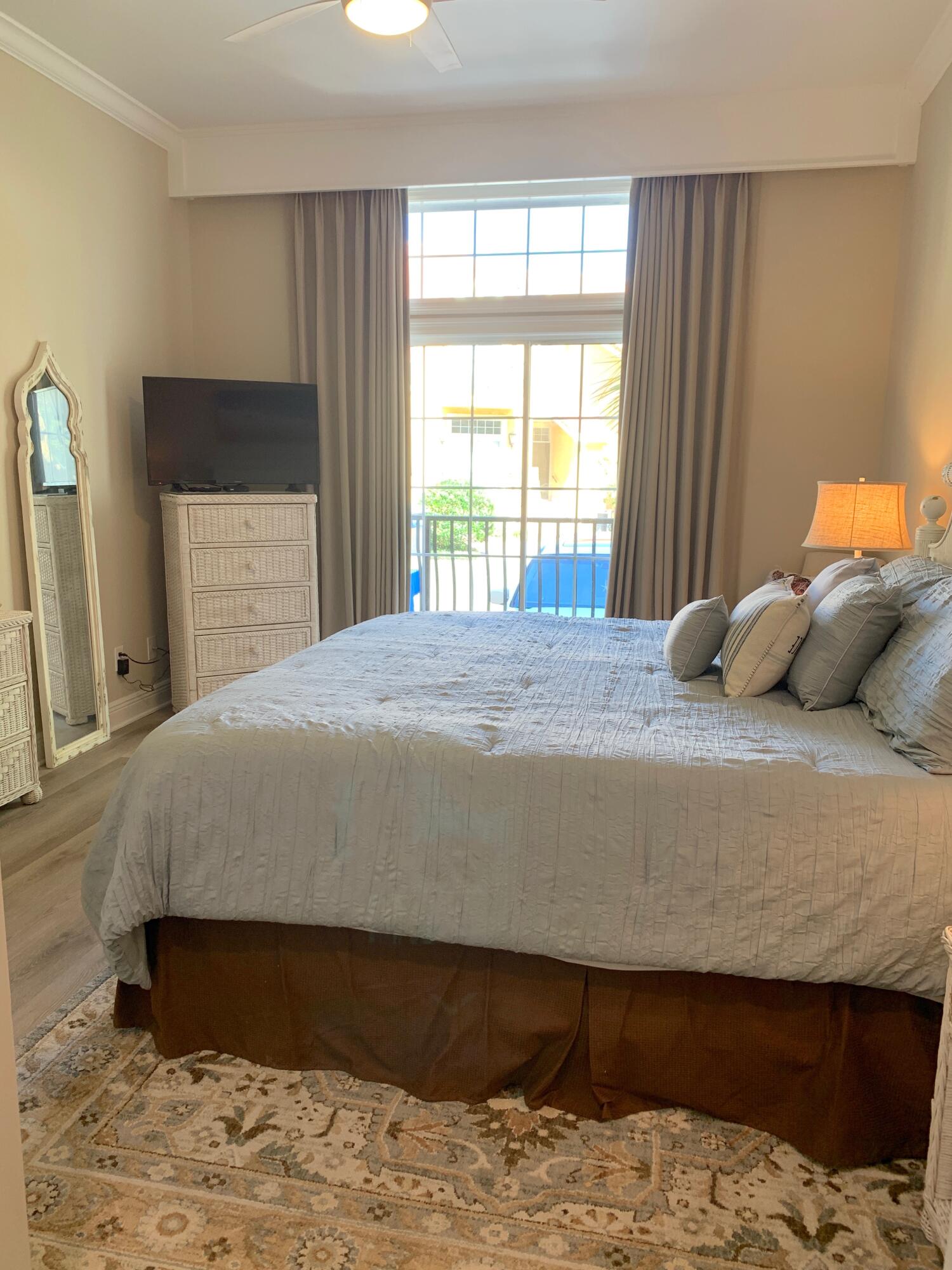 VANTAGE POINTE - Residential