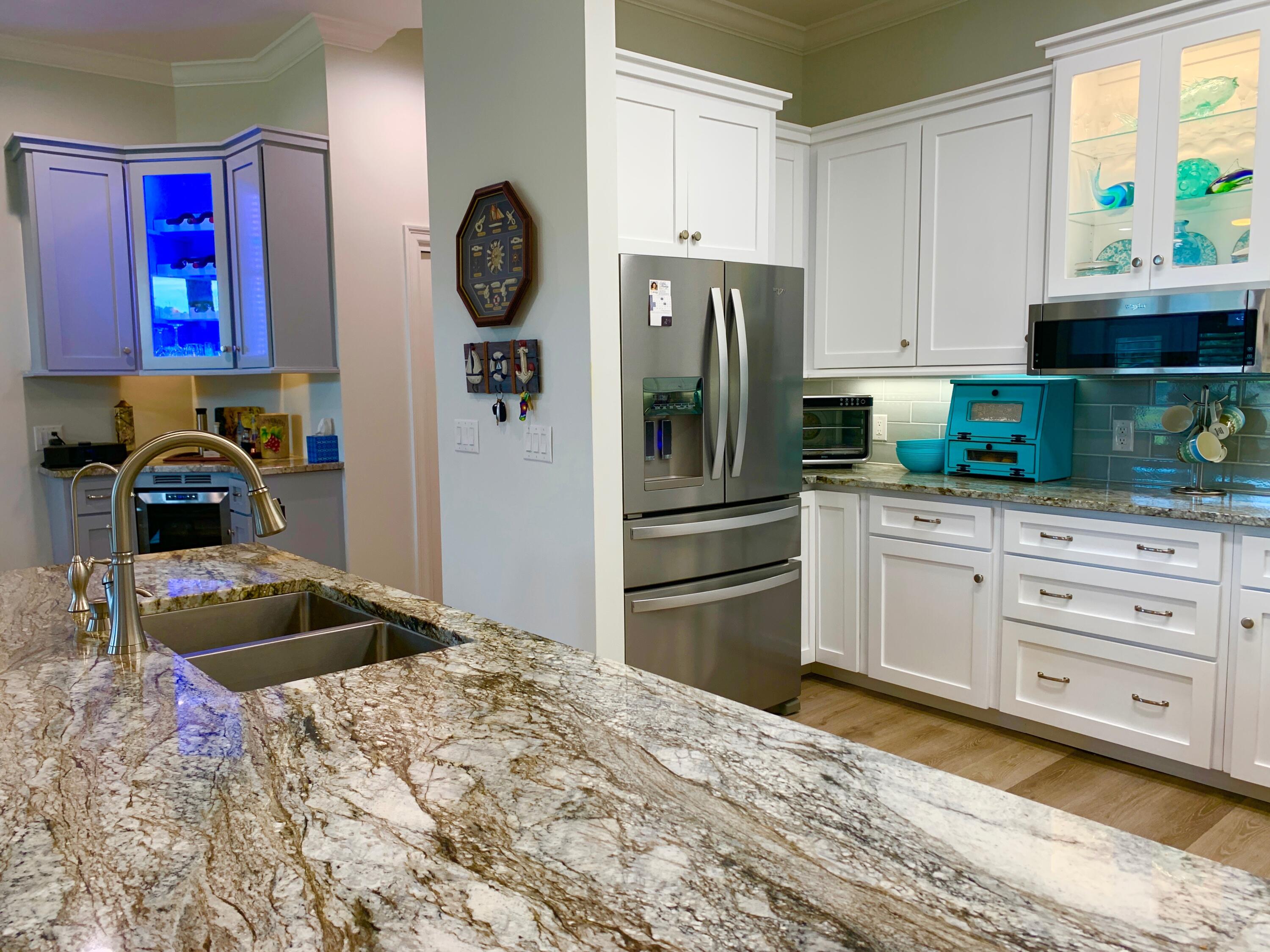 VANTAGE POINTE - Residential