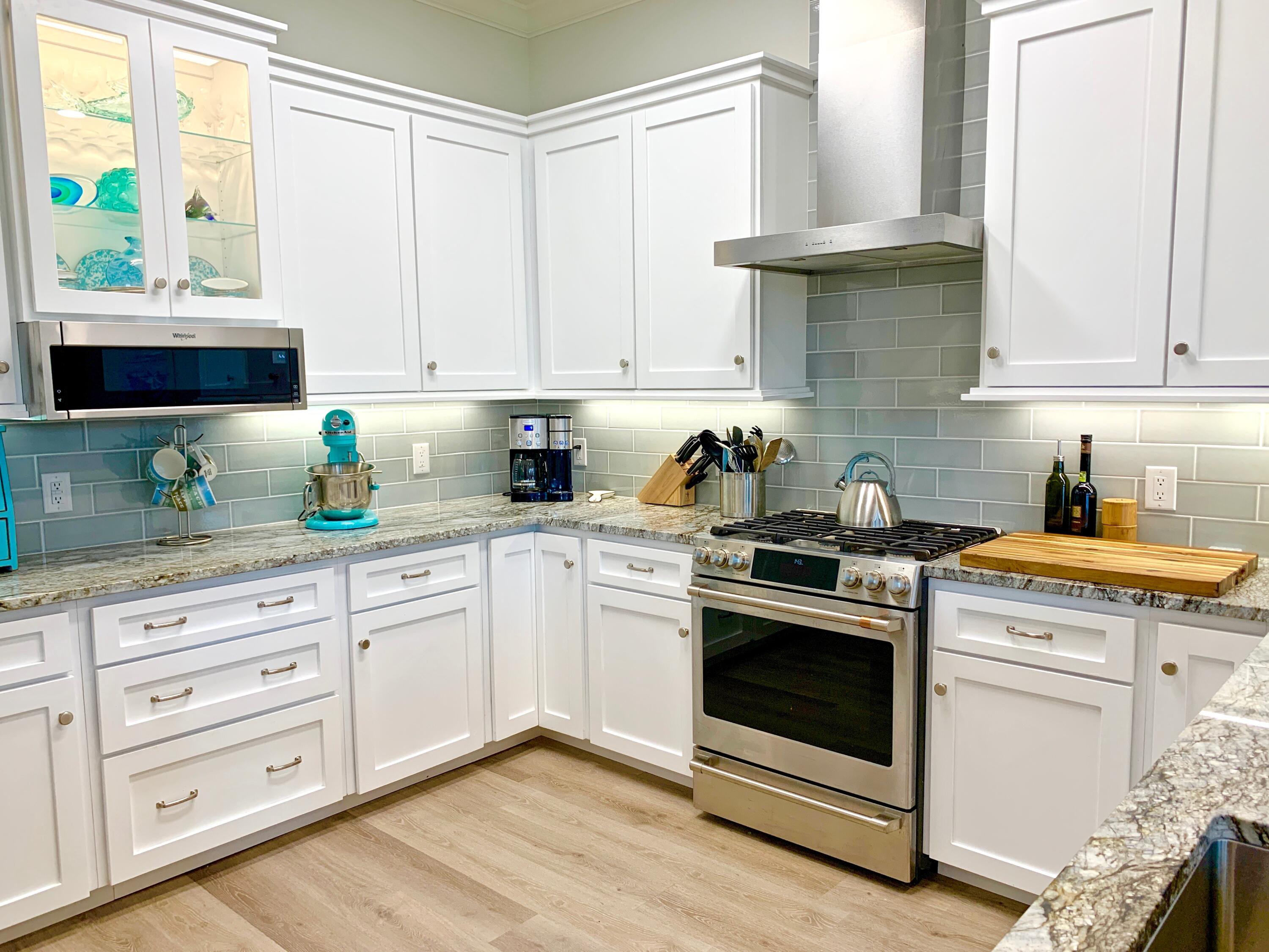 VANTAGE POINTE - Residential