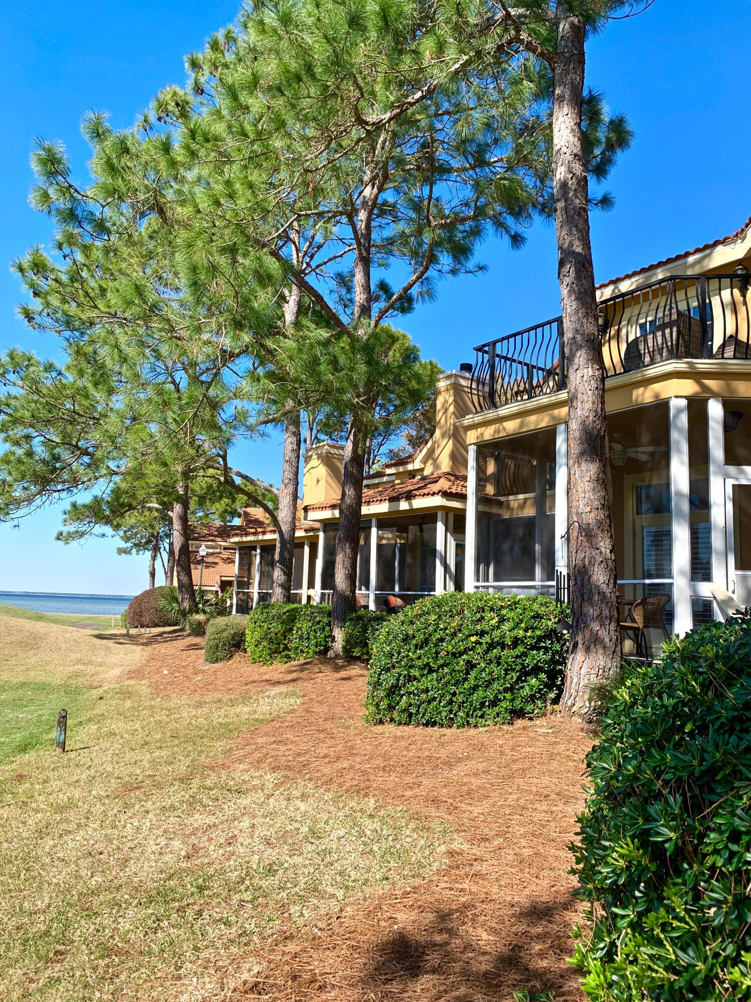 VANTAGE POINTE - Residential