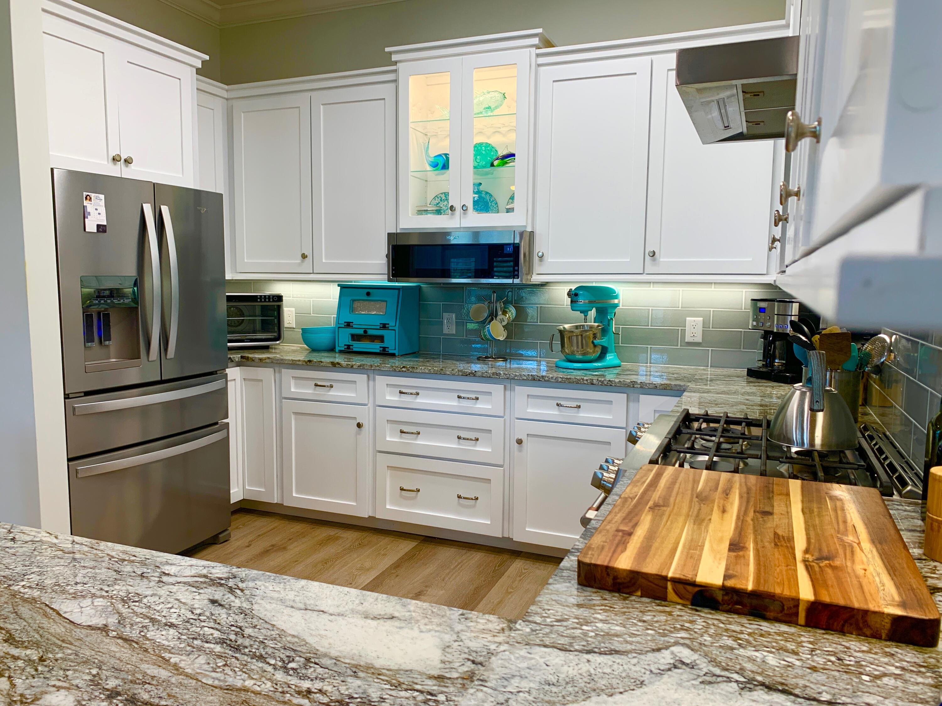 VANTAGE POINTE - Residential