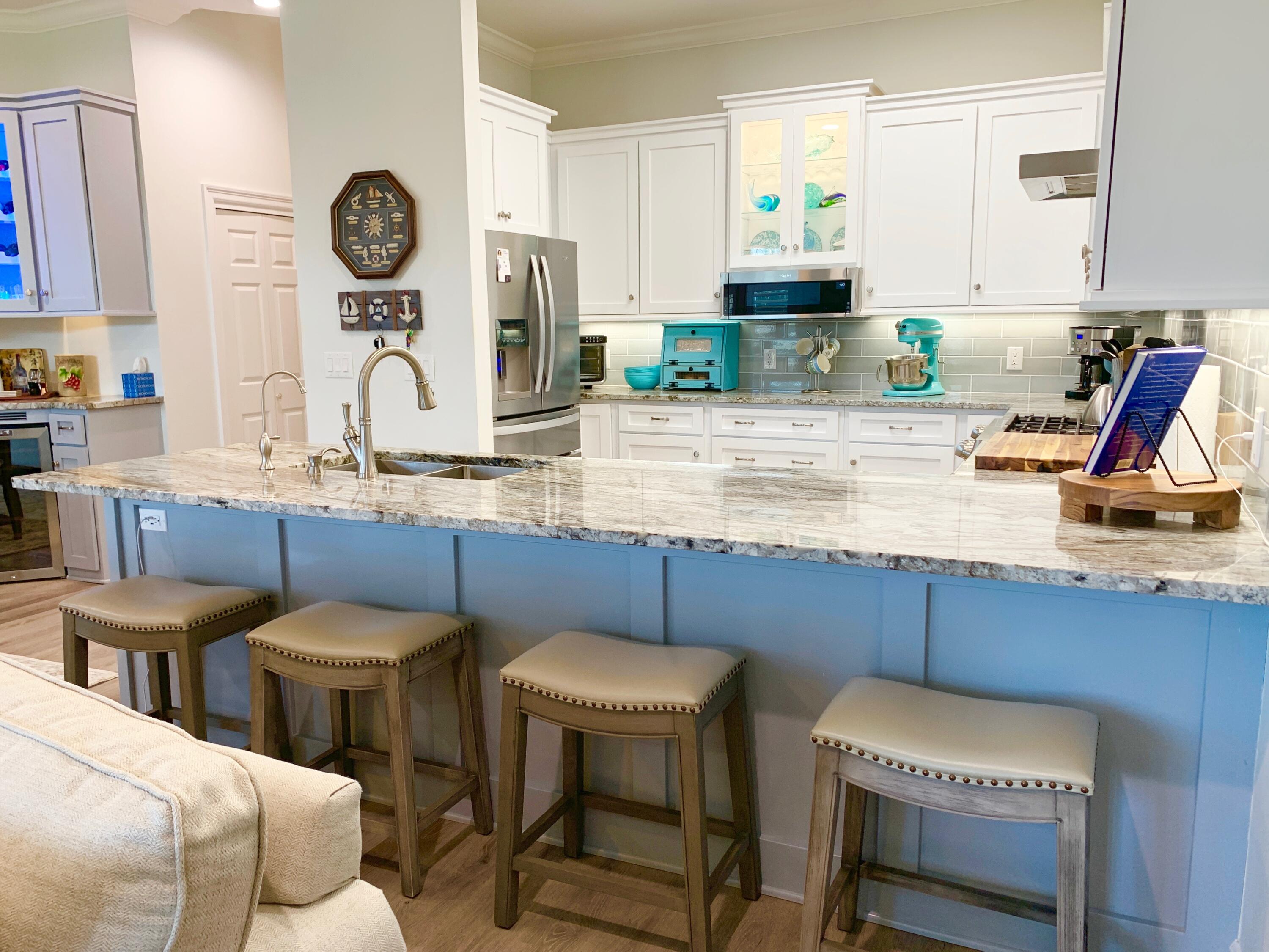 VANTAGE POINTE - Residential
