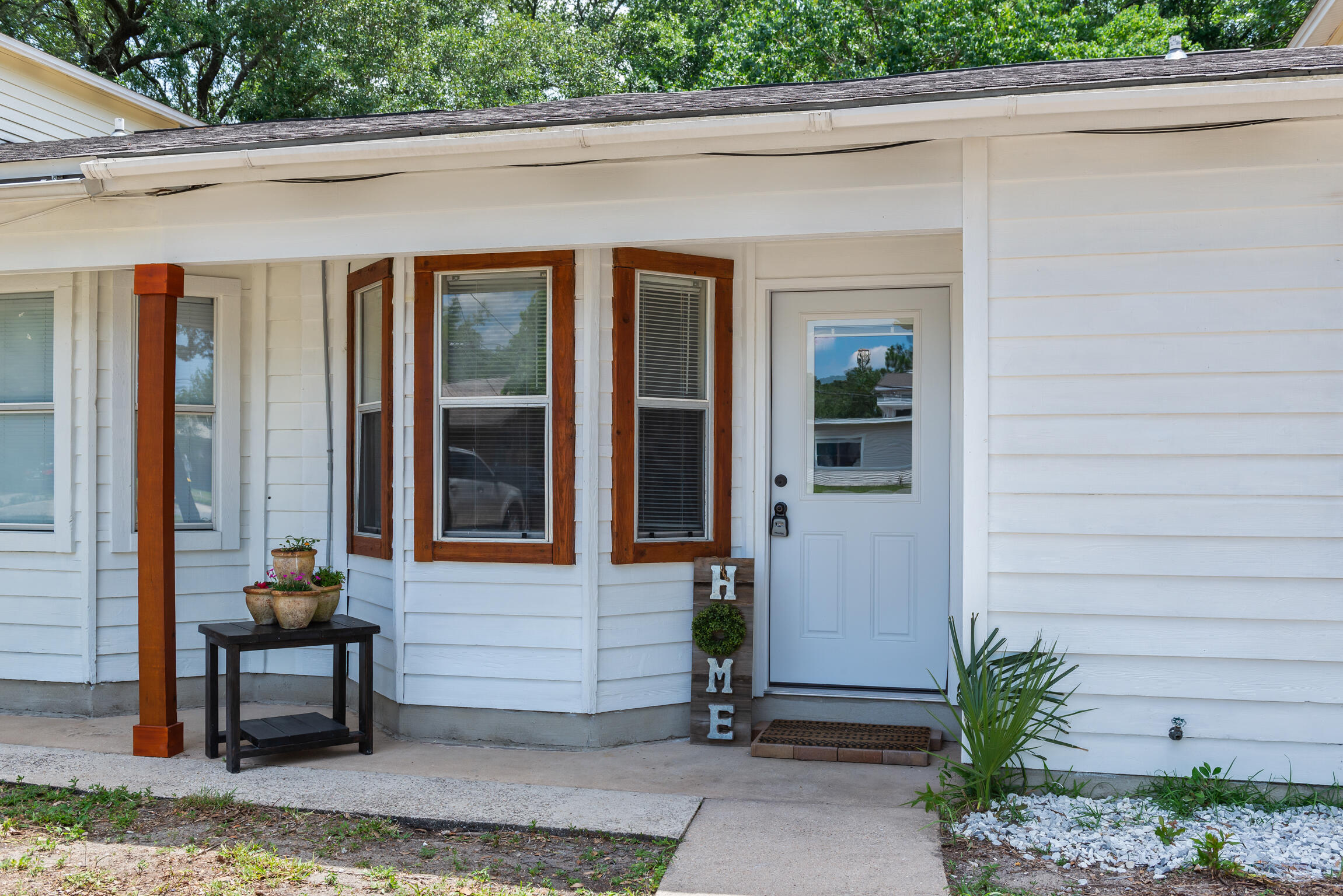 Completely updated single store townhome in the heart of Fort Walton. This home as brand-new counters, cabinets, appliances, flooring, paint Master shower and so much more... Walking into the front door to the living and dining space to vaulted ceilings. This is a wonderful space for entertaining with cover porch that lead right out from the kitchen. Have pets? the home also has a fenced in back yard. The roof 2023, Ac and water heater is 2020.