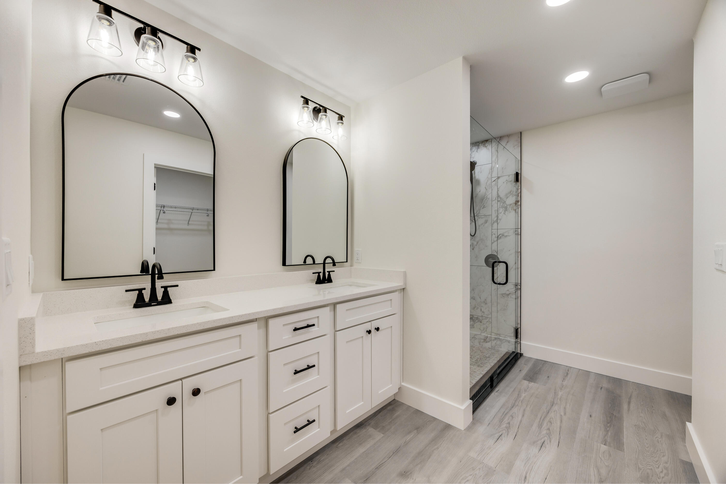 MORRIS ADD CRESTVIEW LOTS 68,69 & 70 BLK 21 - Residential