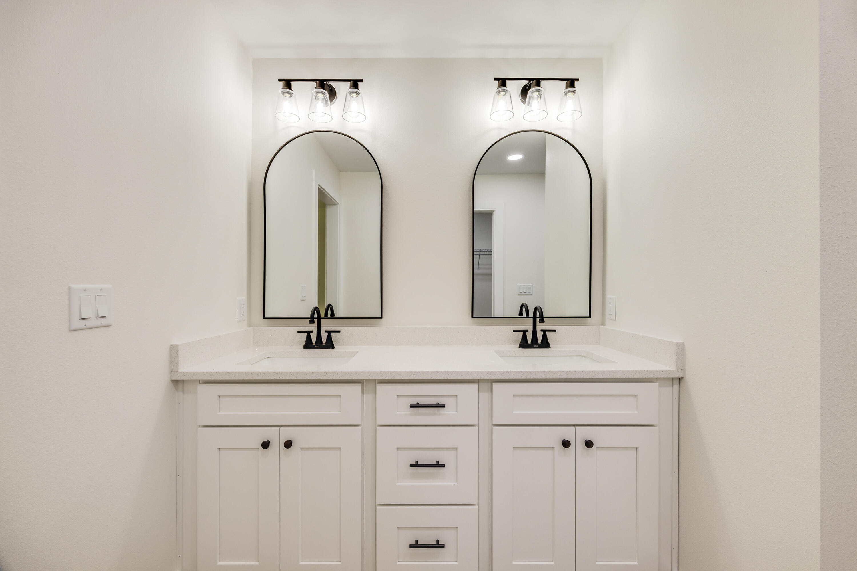 MORRIS ADD CRESTVIEW LOTS 68,69 & 70 BLK 21 - Residential