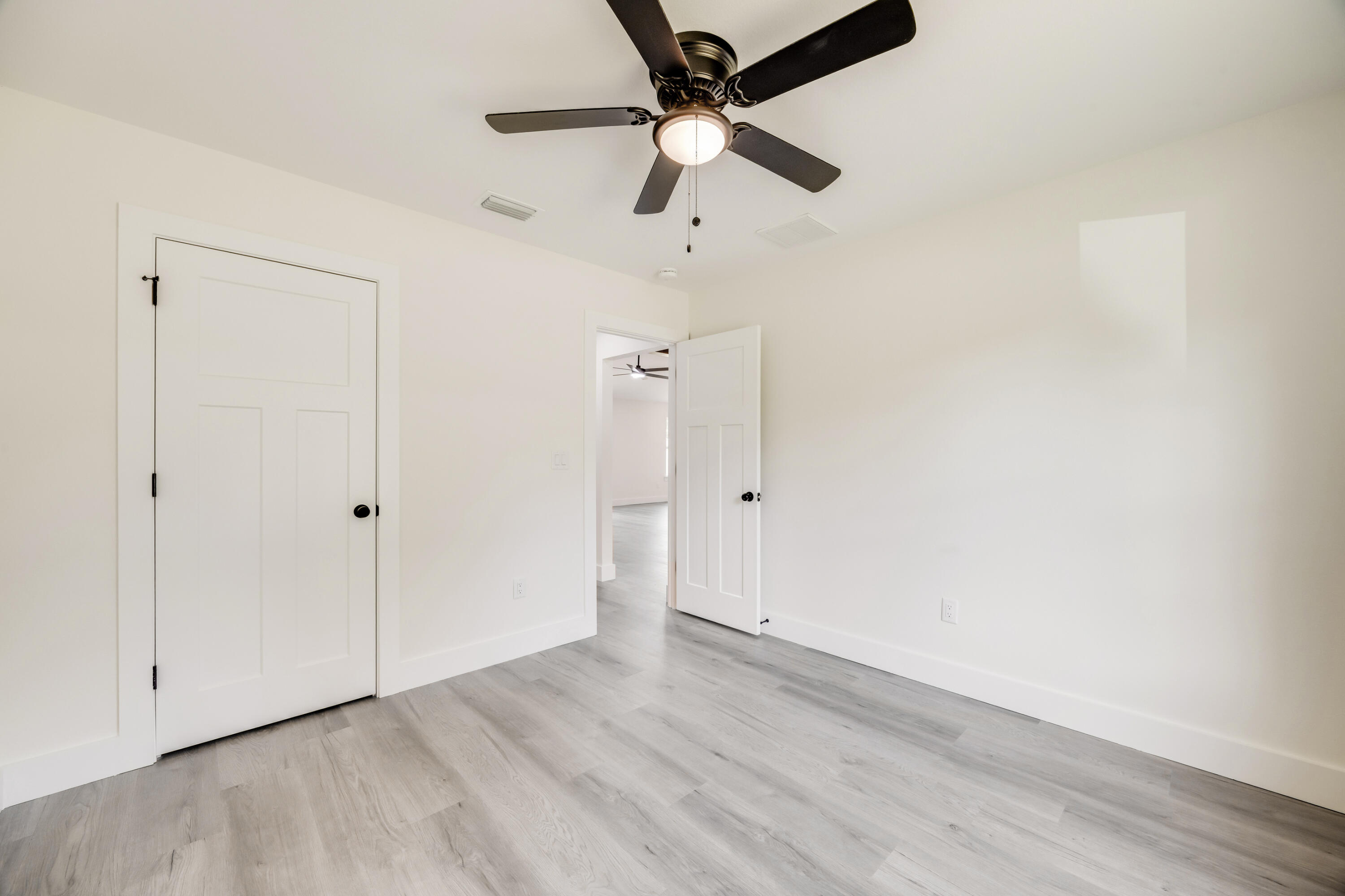 MORRIS ADD CRESTVIEW LOTS 68,69 & 70 BLK 21 - Residential