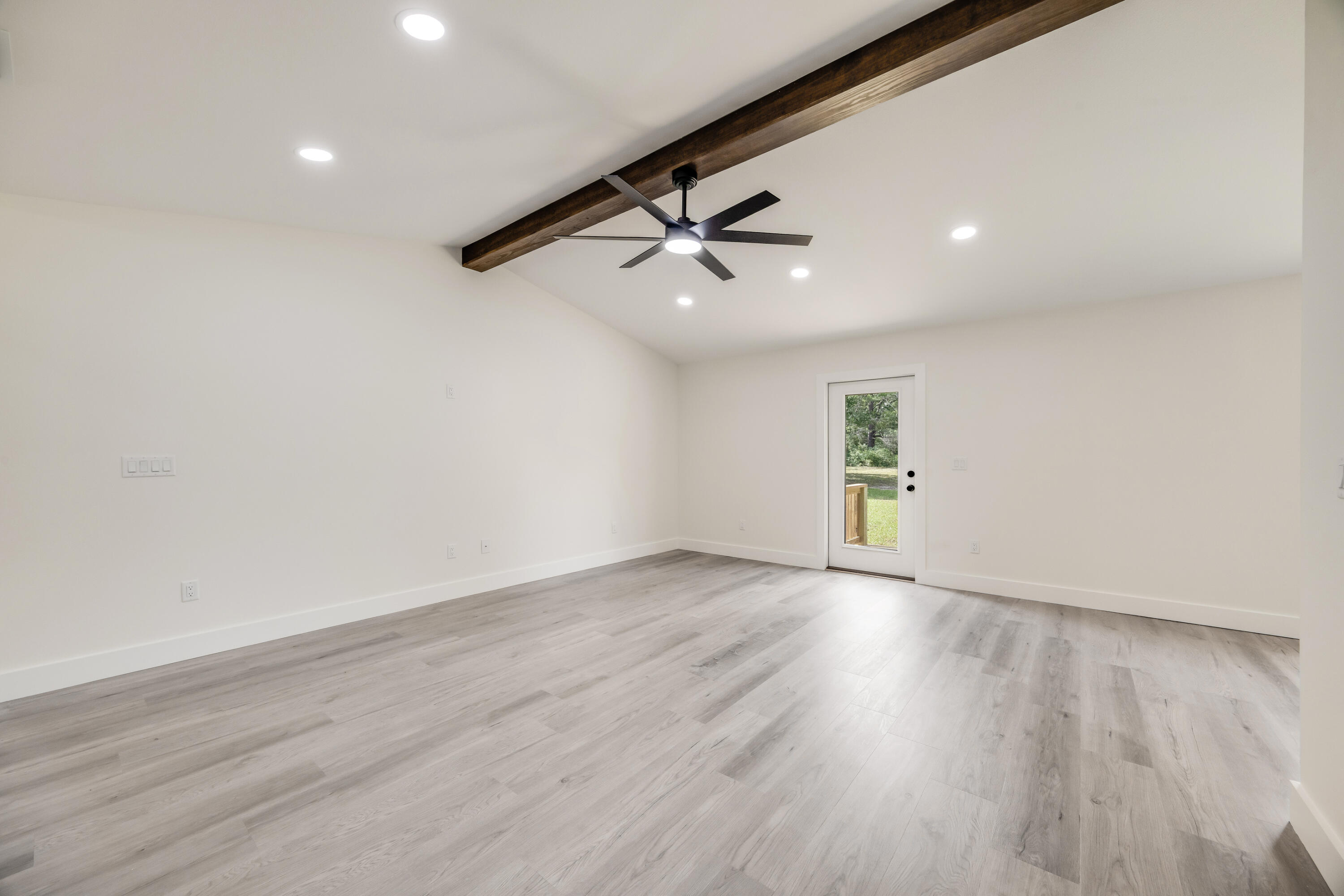 MORRIS ADD CRESTVIEW LOTS 68,69 & 70 BLK 21 - Residential