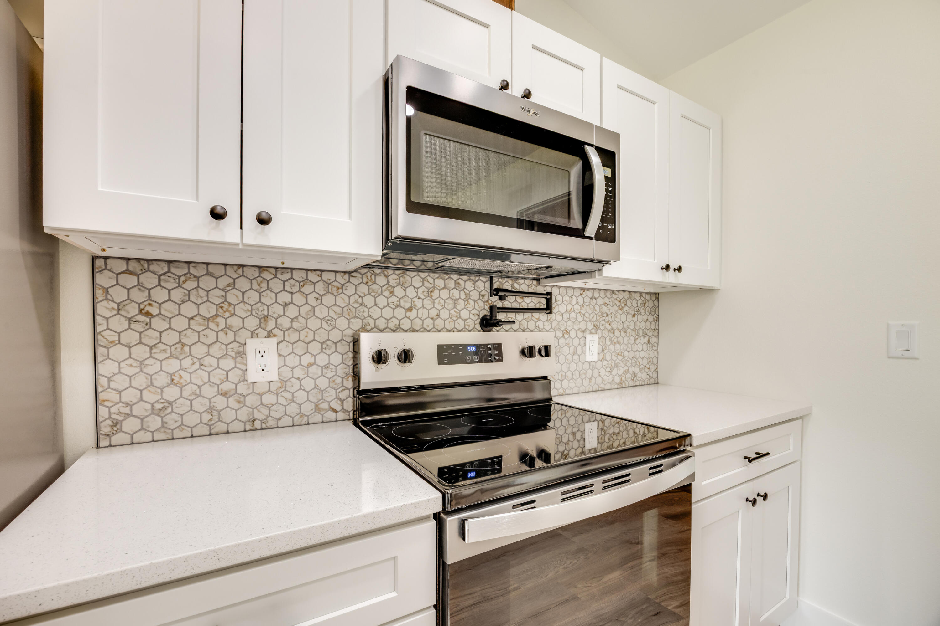 MORRIS ADD CRESTVIEW LOTS 68,69 & 70 BLK 21 - Residential