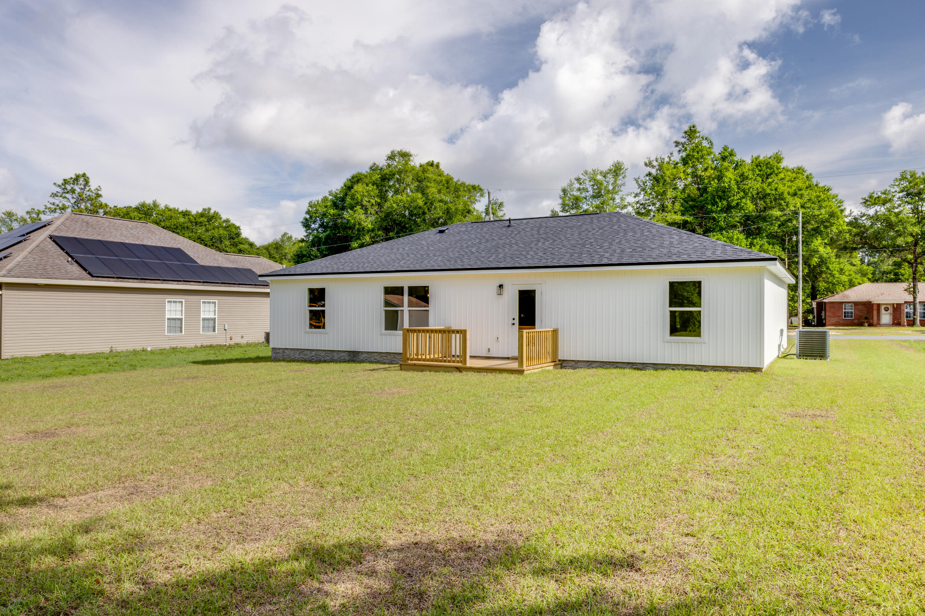 MORRIS ADD CRESTVIEW LOTS 68,69 & 70 BLK 21 - Residential