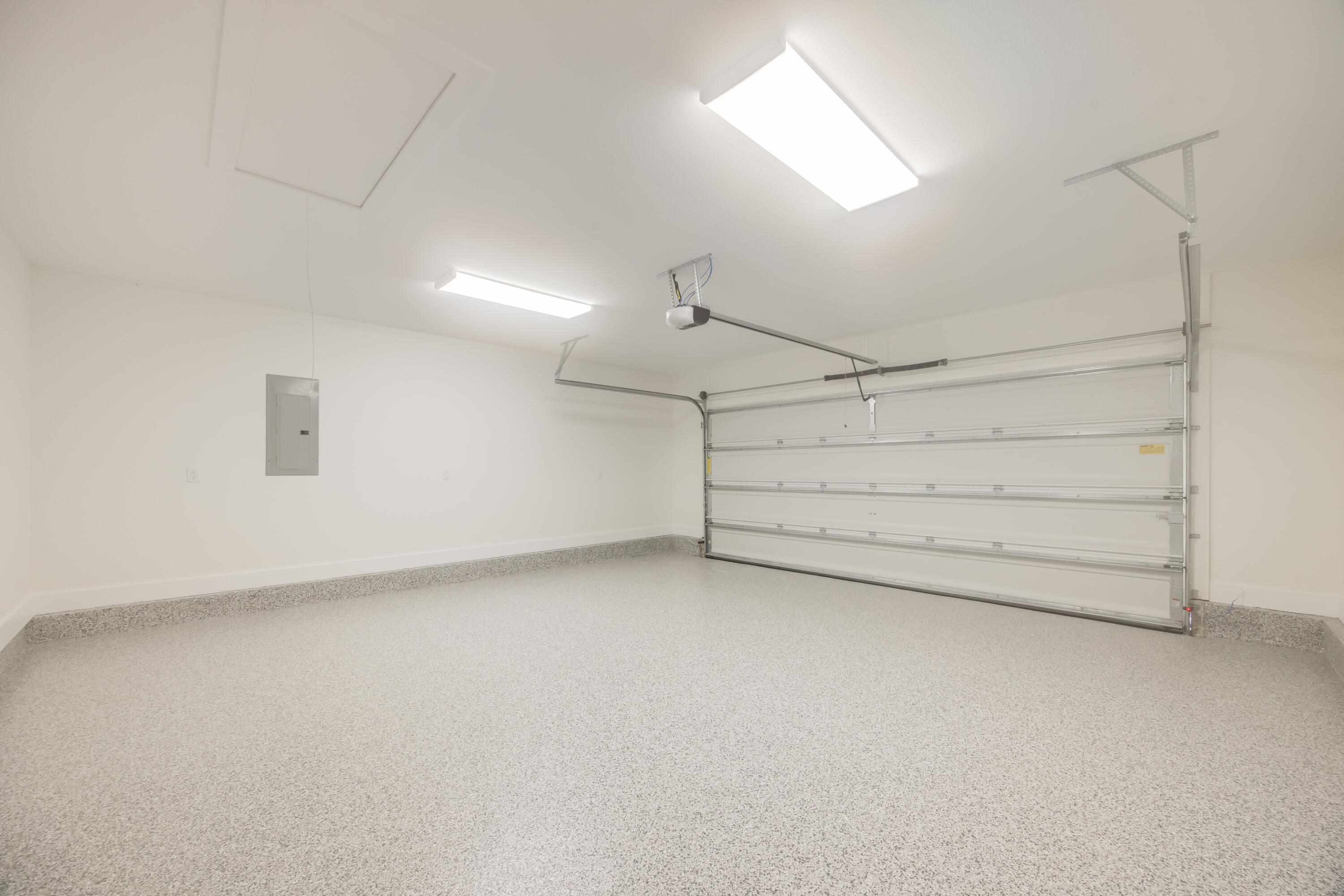 MORRIS ADD CRESTVIEW LOTS 68,69 & 70 BLK 21 - Residential