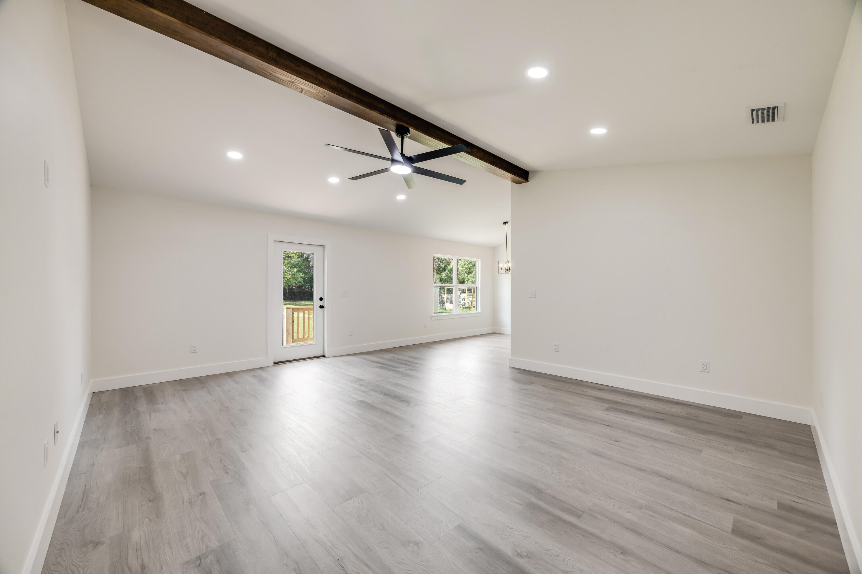 MORRIS ADD CRESTVIEW LOTS 68,69 & 70 BLK 21 - Residential