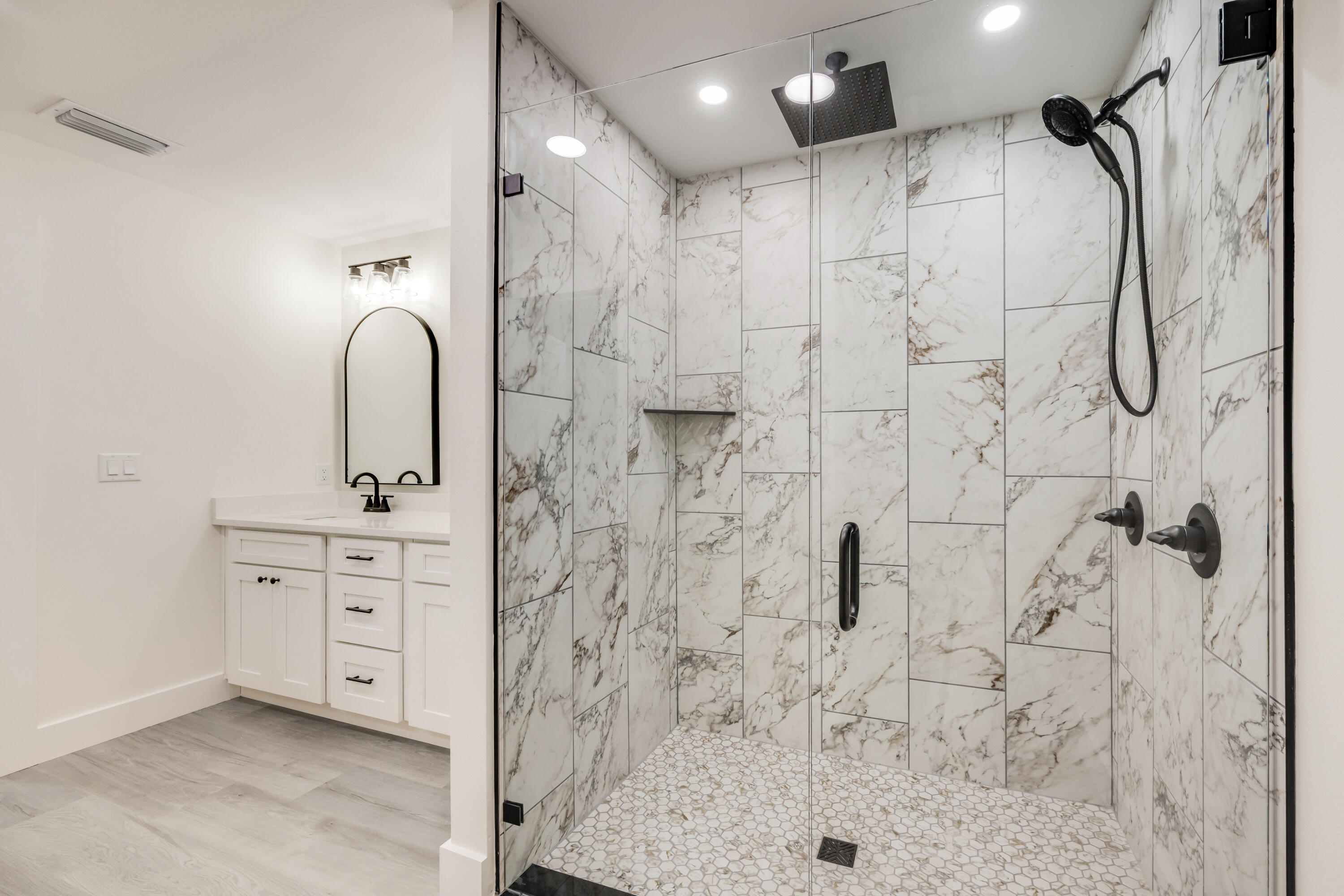 MORRIS ADD CRESTVIEW LOTS 68,69 & 70 BLK 21 - Residential