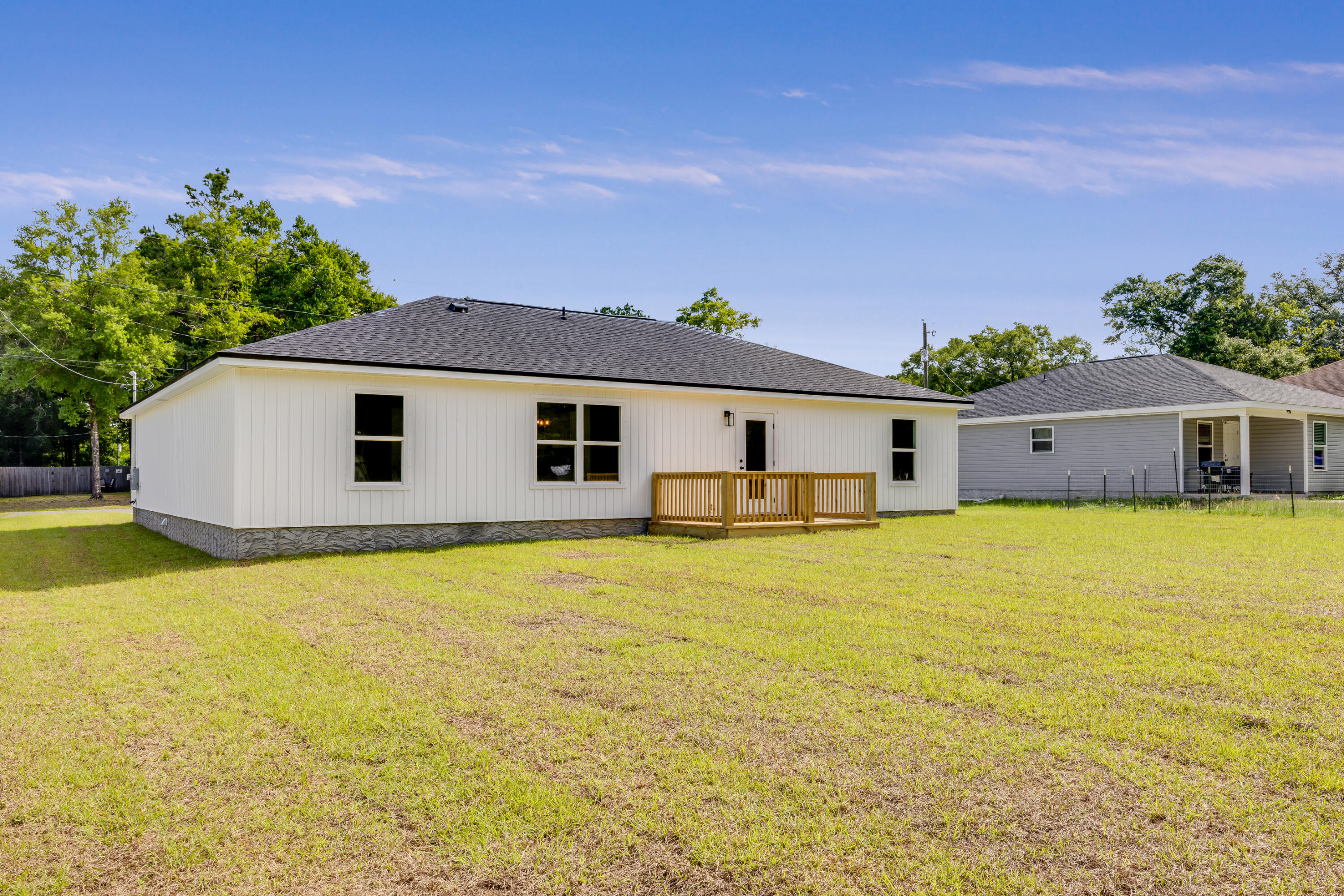 MORRIS ADD CRESTVIEW LOTS 68,69 & 70 BLK 21 - Residential