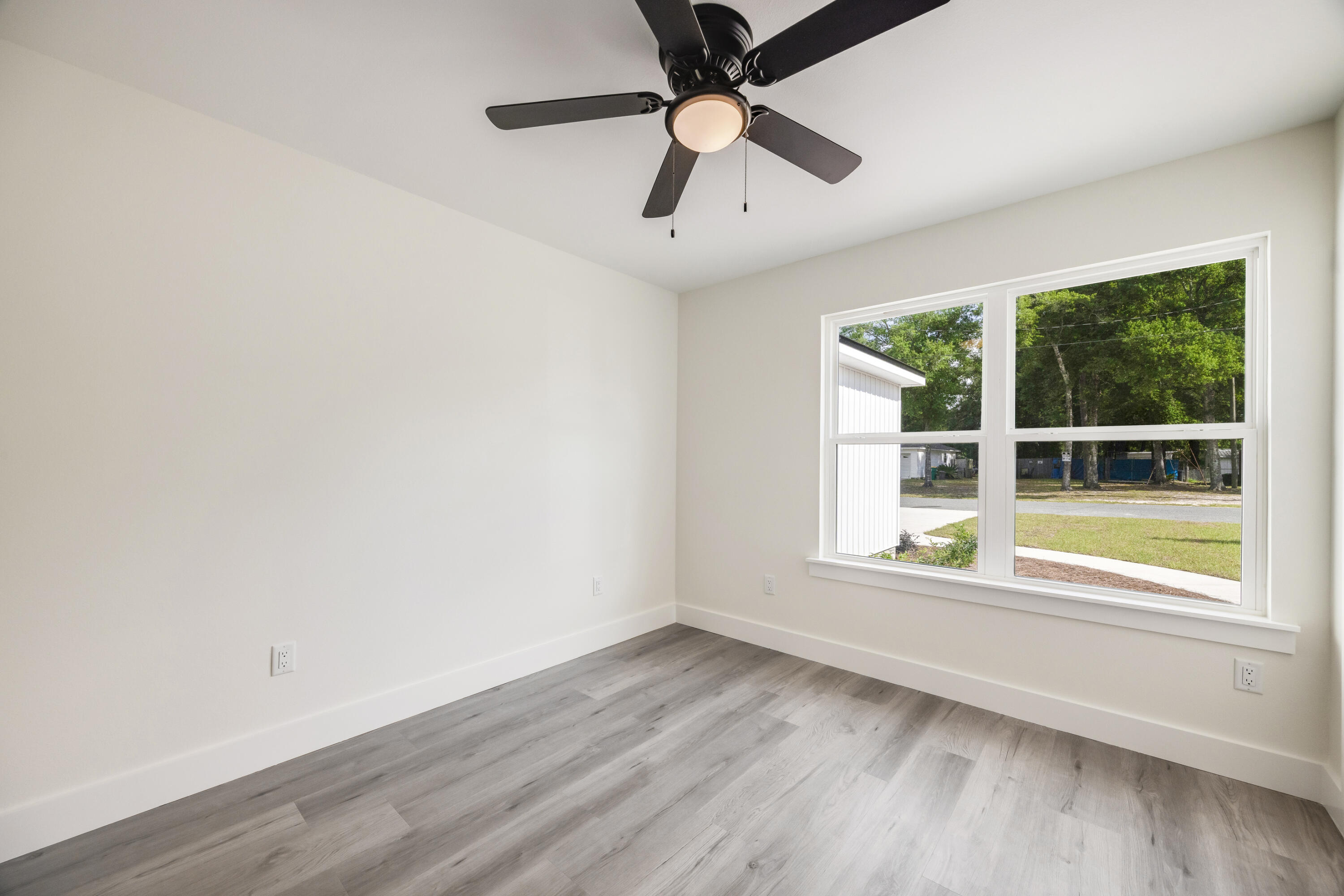 MORRIS ADD CRESTVIEW LOTS 68,69 & 70 BLK 21 - Residential