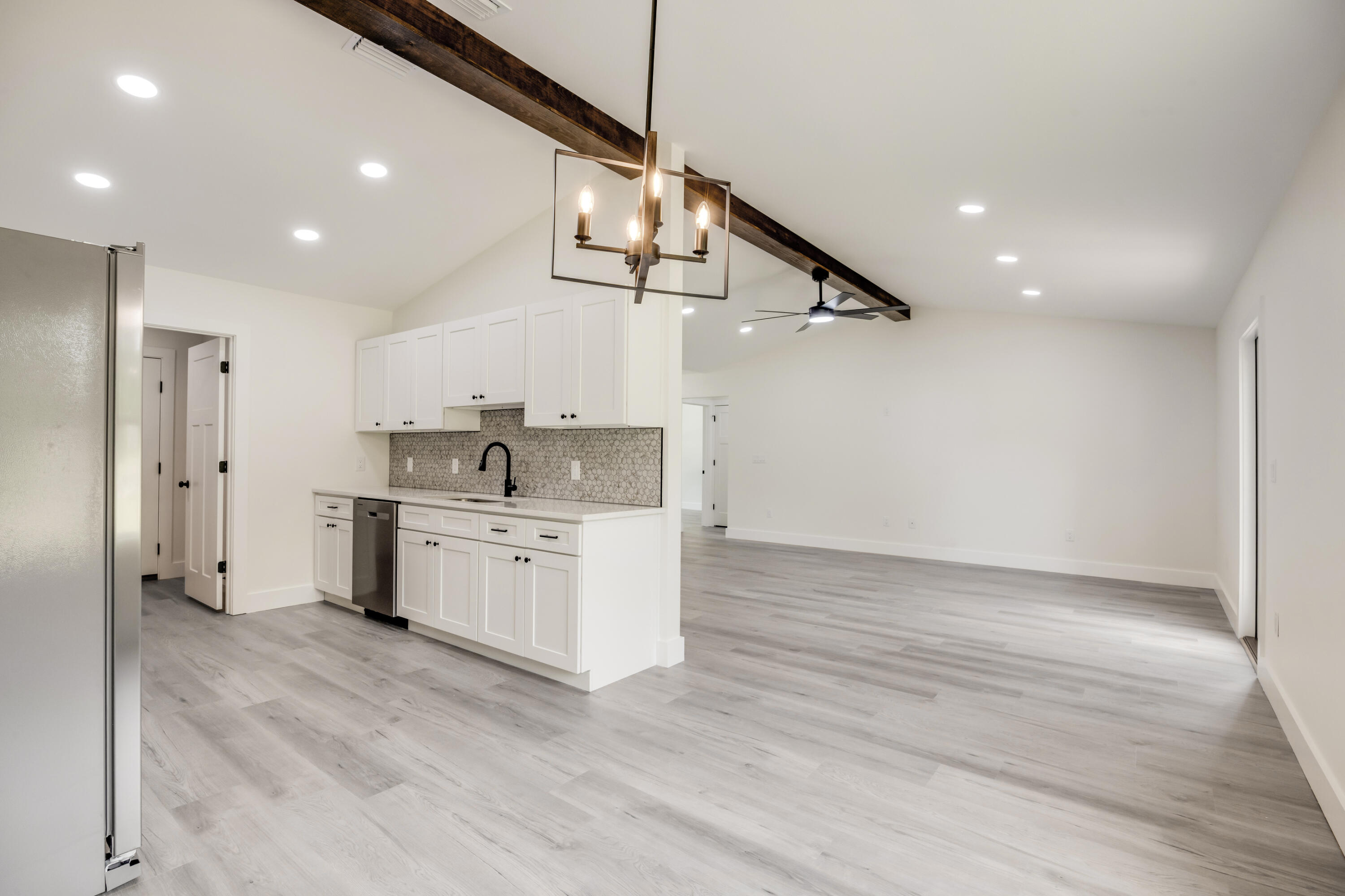 MORRIS ADD CRESTVIEW LOTS 68,69 & 70 BLK 21 - Residential