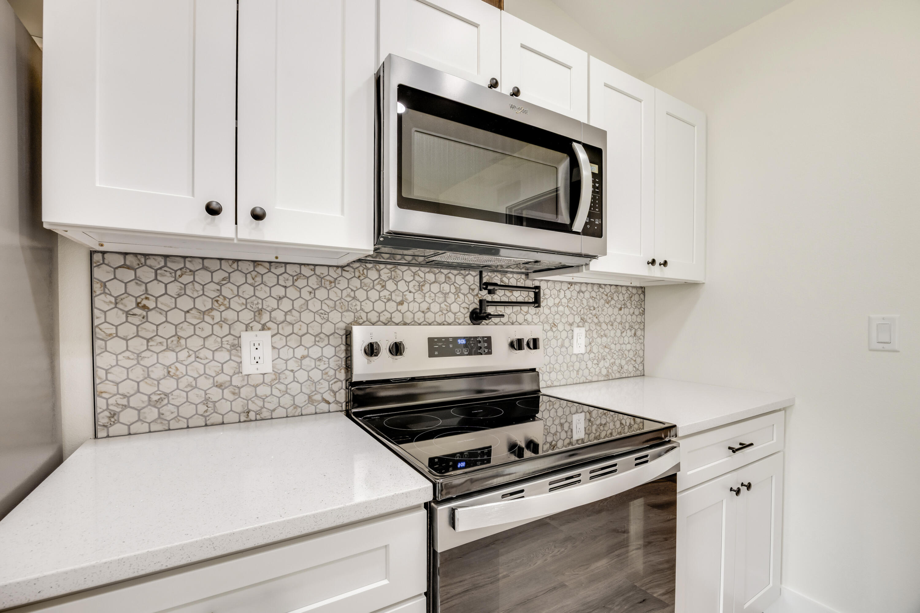 MORRIS ADD CRESTVIEW LOTS 68,69 & 70 BLK 21 - Residential