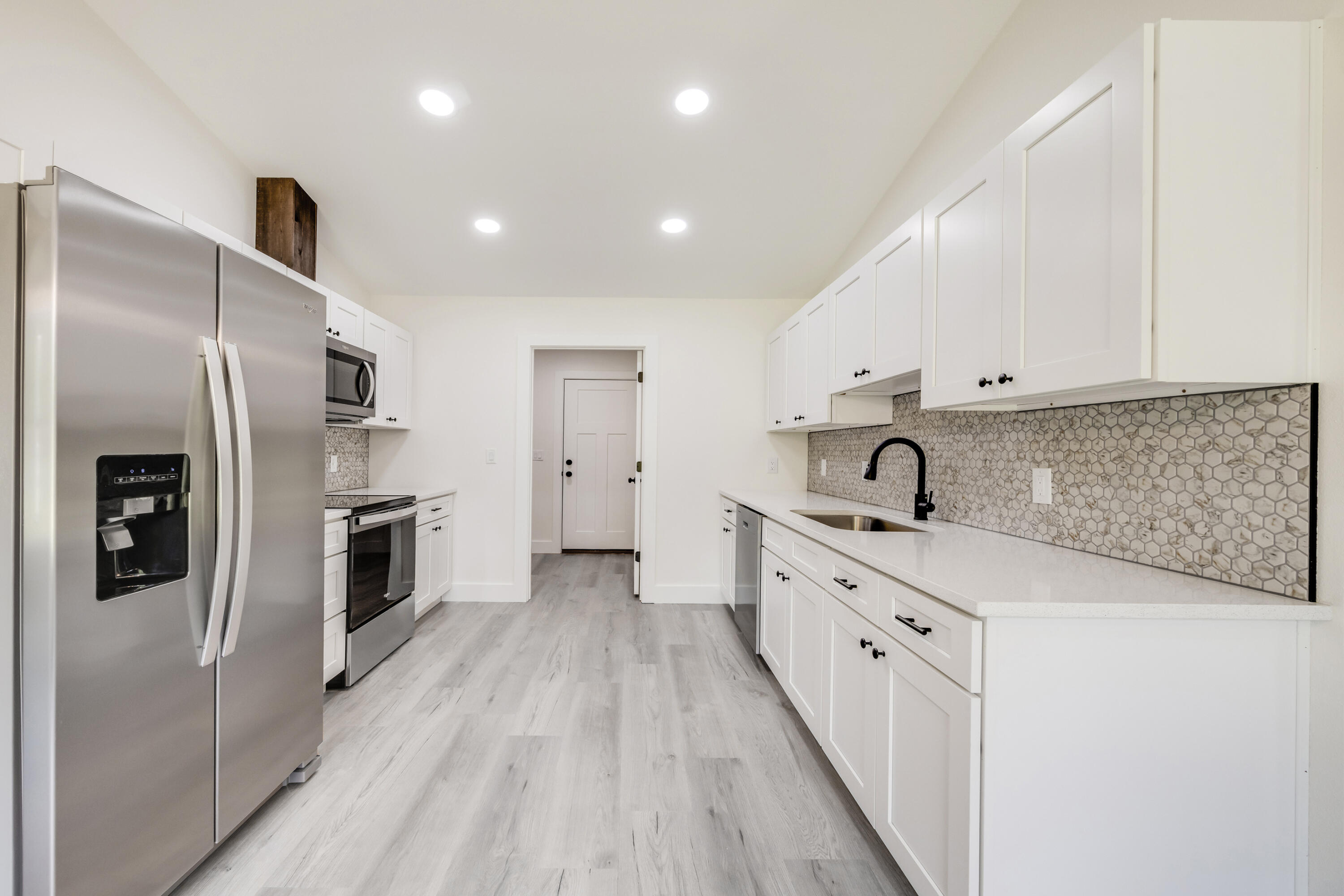MORRIS ADD CRESTVIEW LOTS 68,69 & 70 BLK 21 - Residential