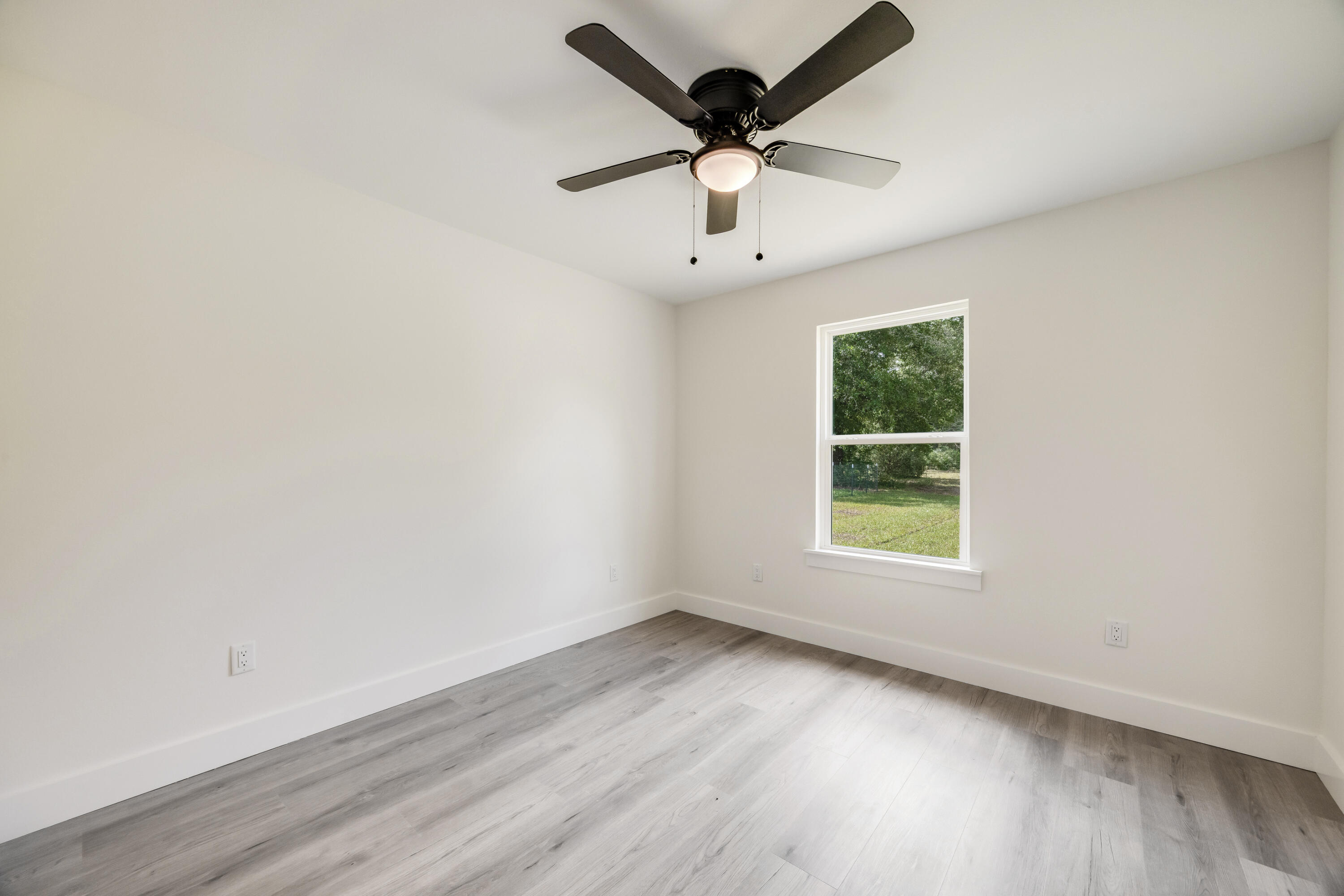 MORRIS ADD CRESTVIEW LOTS 68,69 & 70 BLK 21 - Residential