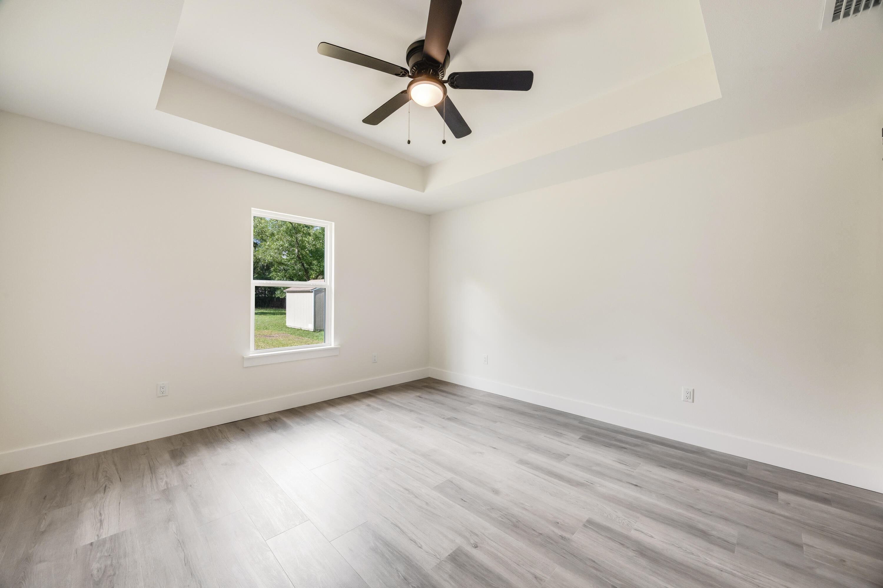 MORRIS ADD CRESTVIEW LOTS 68,69 & 70 BLK 21 - Residential