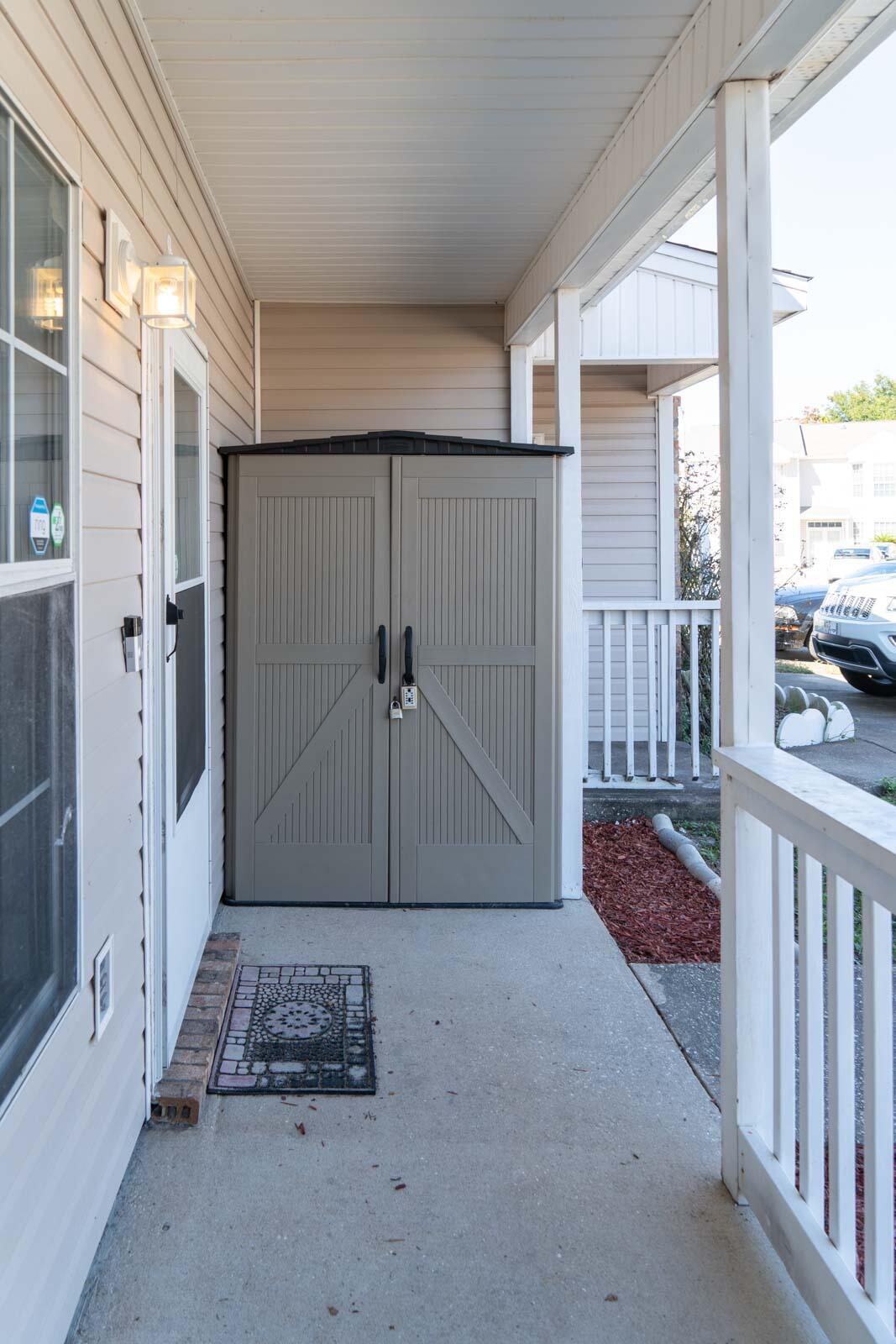 CHATELAINE EST PH II LOT 10 BLK B - Residential