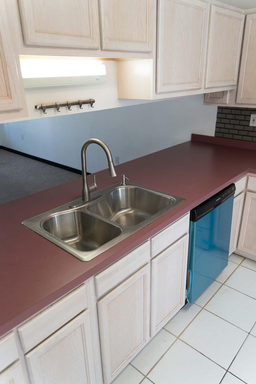 CHATELAINE EST PH II LOT 10 BLK B - Residential