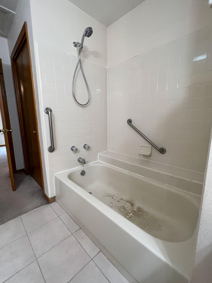 COVENTRY PARK VILLAGE PH I LOT 6 BLK C - Residential