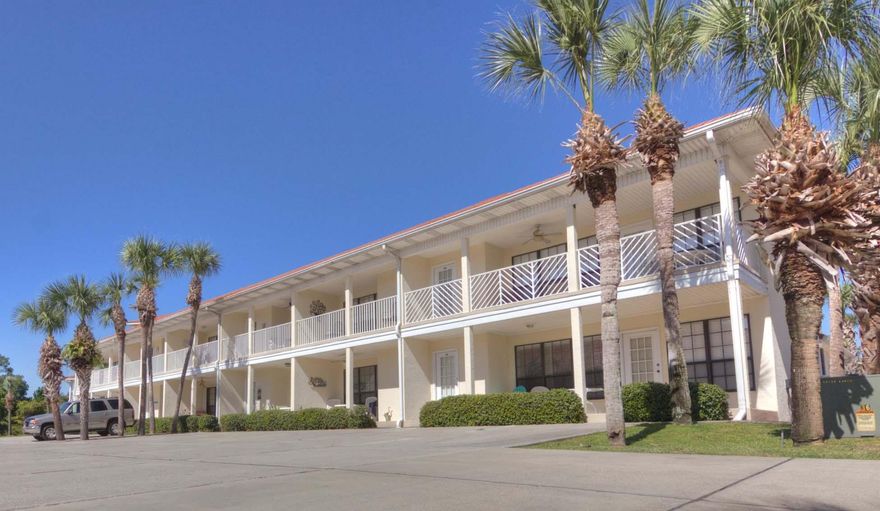 Great condo to own in Horizon South! Located in the southern area of the resort,VERY close to the deeded beach access and one of the pools is right next door! Granite in the kitchen, one bedroom, hallway bunks and one and 1/2 baths makes for a great 2nd home or rental condo! Horizon South is a popular gated community located near the west end of Panama City Beach (less than a mile from Pier Park) with 4 pools, hot tub, tennis courts, shuffle board, putt-putt golf,horse shoe pits,exercise room and of course, the best part deeded beach access to the Gulf of Mexico