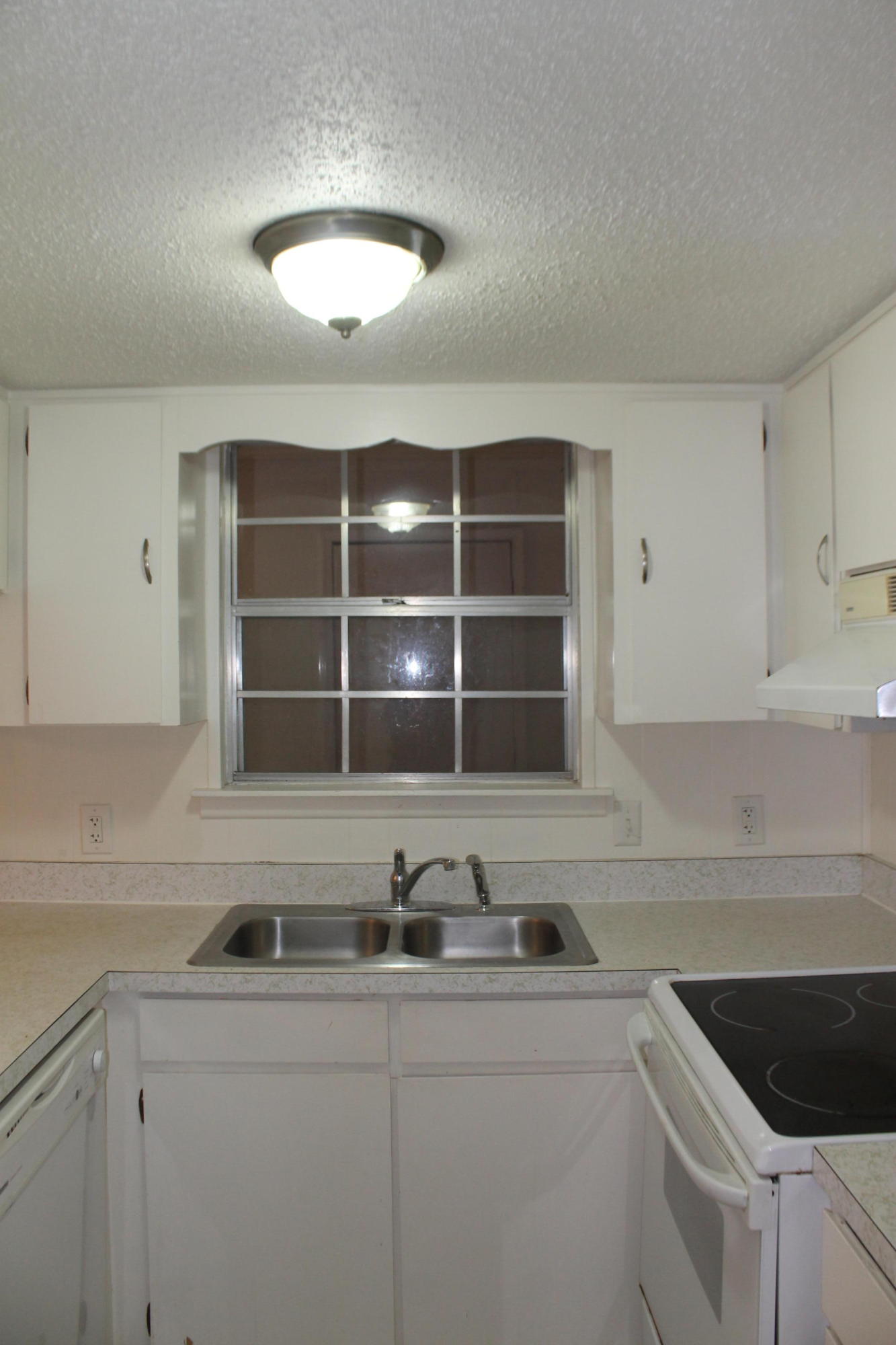 VALENCIA ARMS - Residential Lease