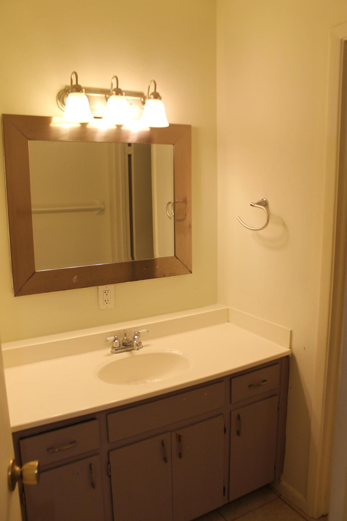 VALENCIA ARMS - Residential Lease