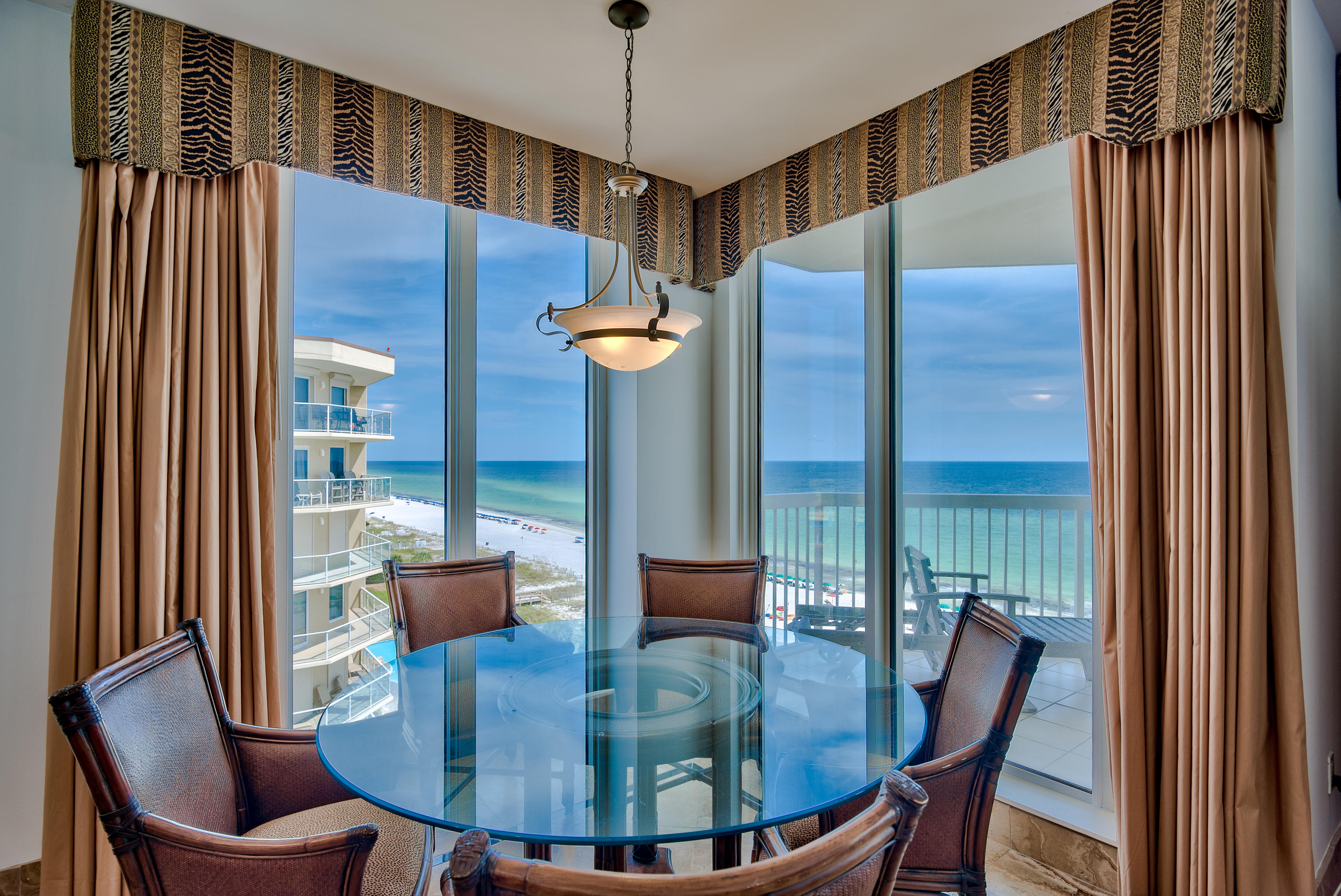 SILVER BEACH TOWERS - Residential