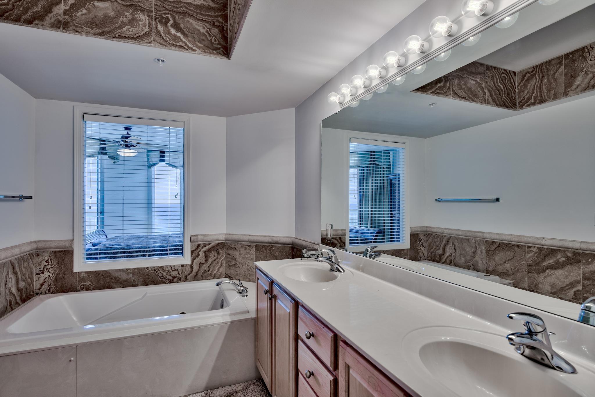 SILVER BEACH TOWERS - Residential