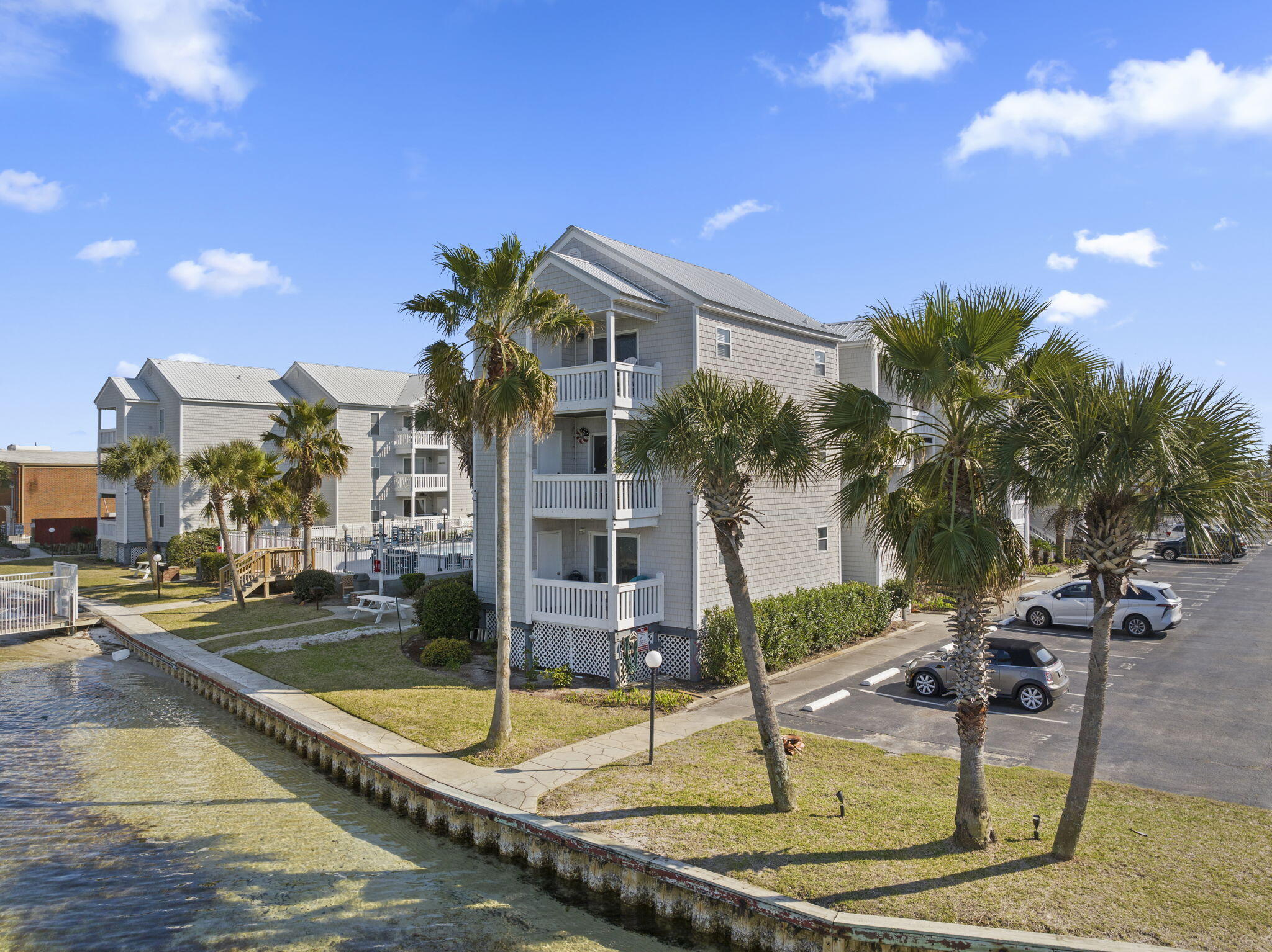 HERMITAGE CONDOMINIUM - Residential