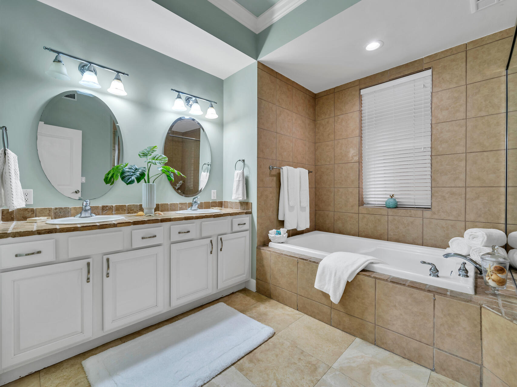 PINE RIDGE VILLAS - Residential
